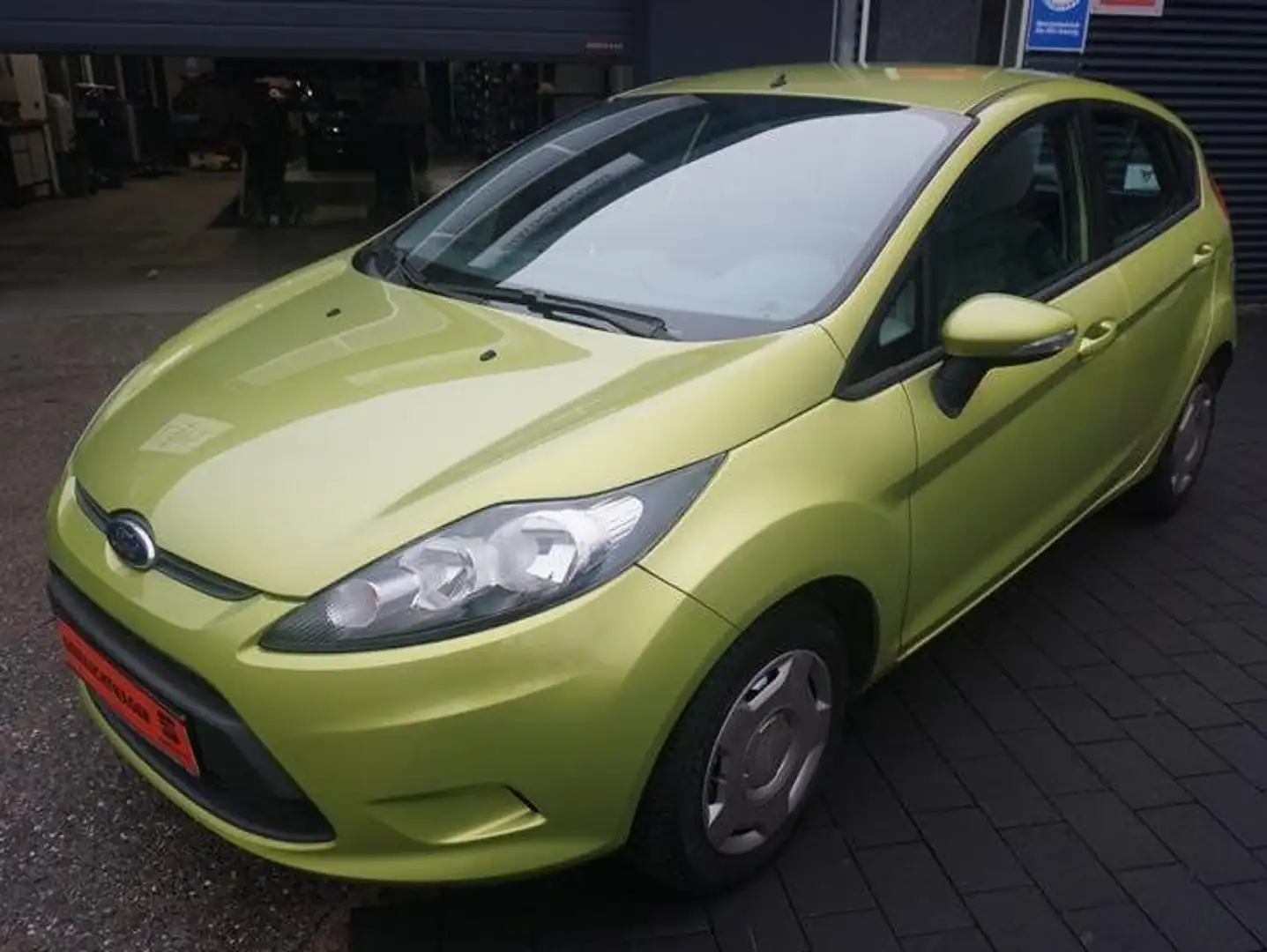 Ford Fiesta Trend 1,3 Klima Grün - 2