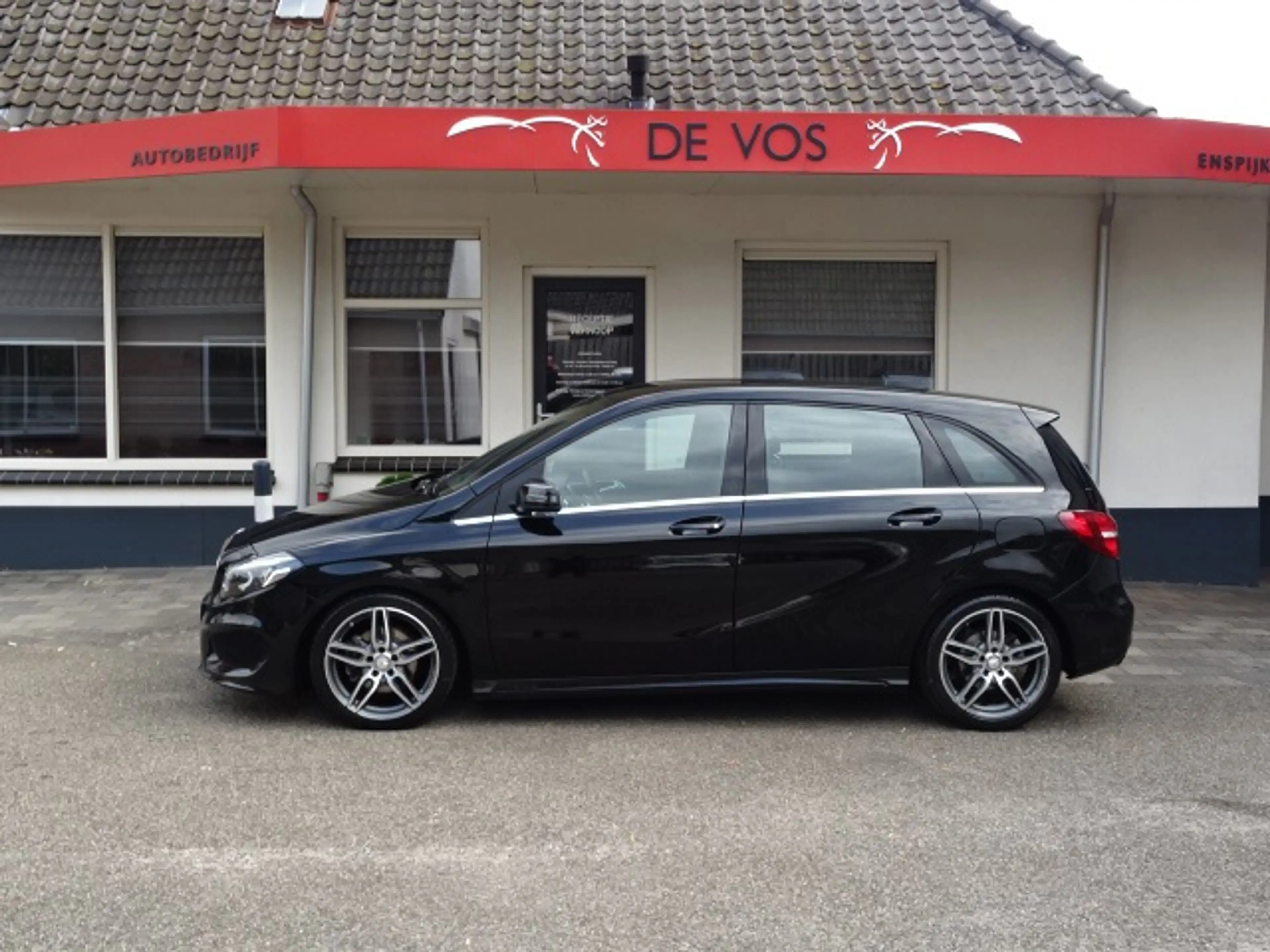 Mercedes-Benz B 180 Business Solution AMG — photo 2
