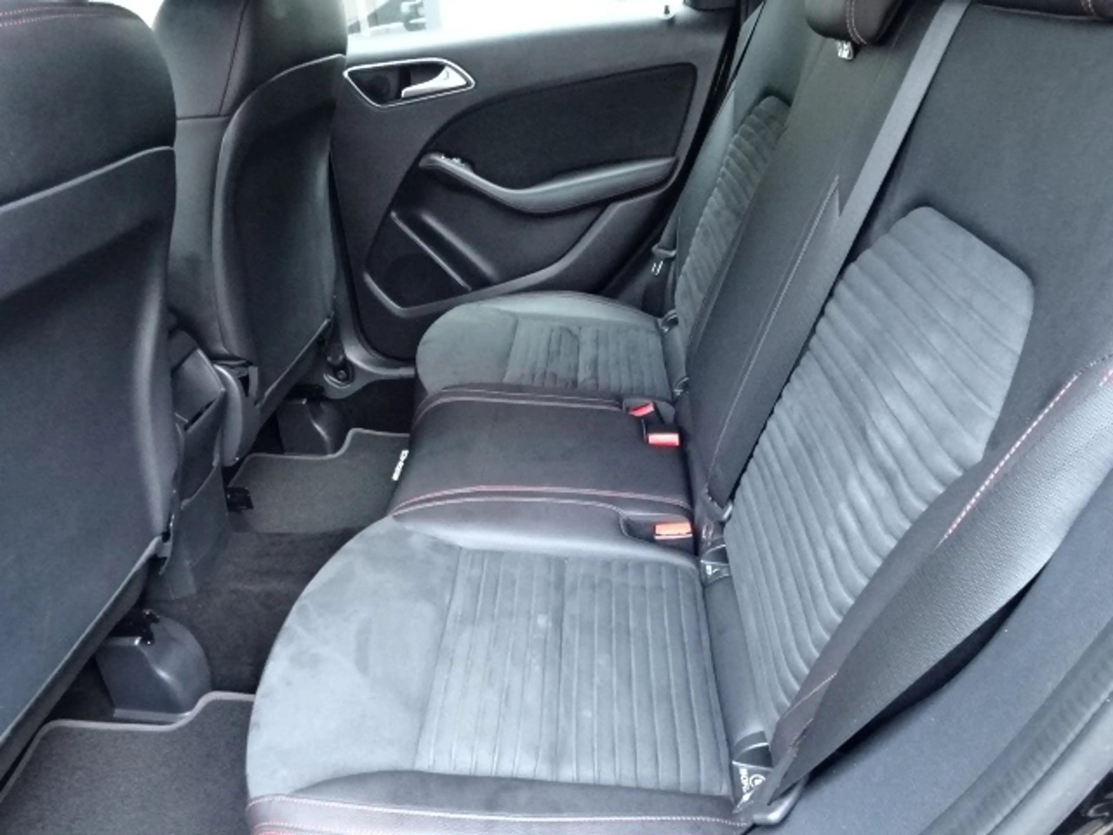 Mercedes-Benz B 180 Business Solution AMG — photo 14
