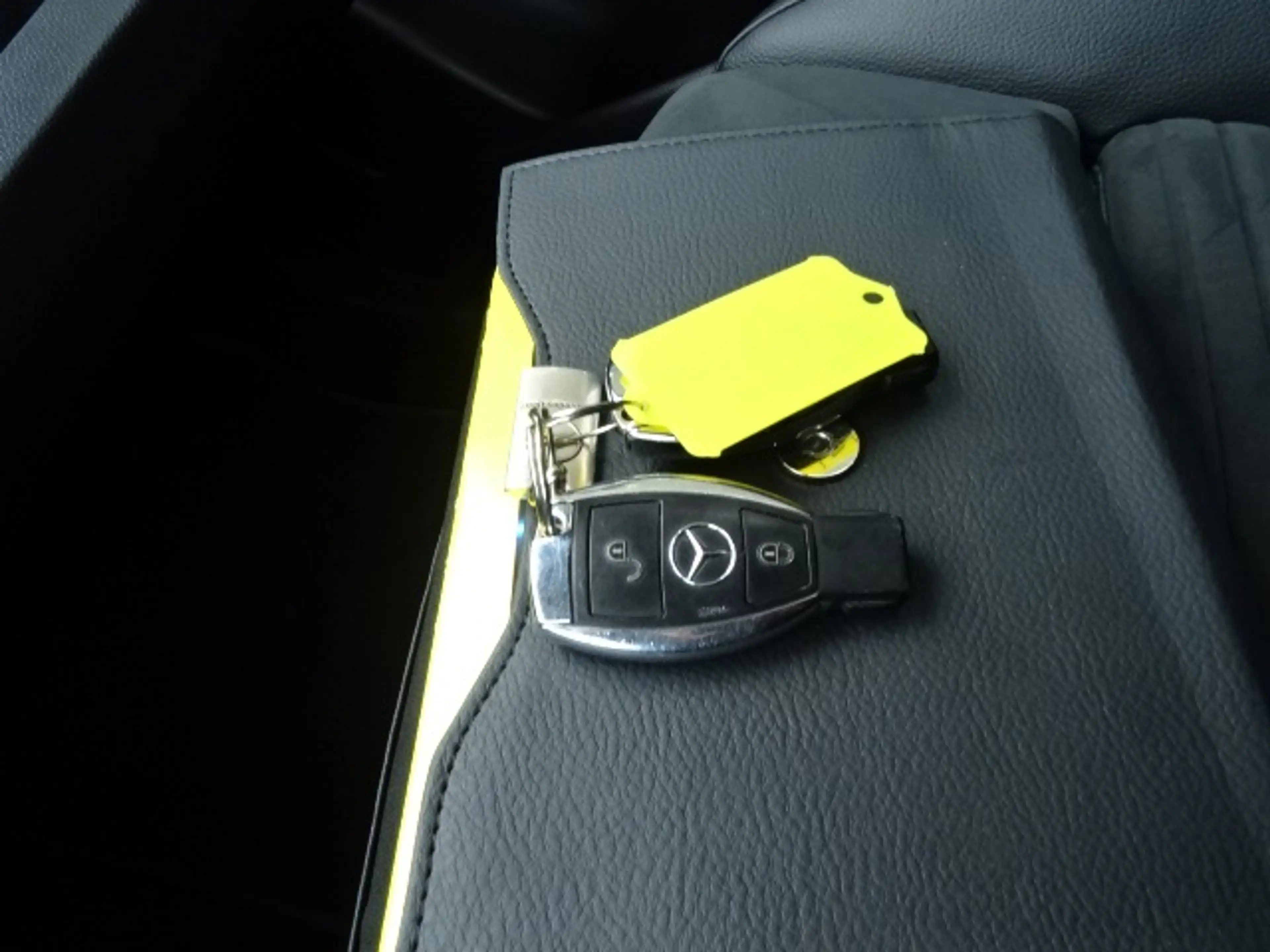 Mercedes-Benz B 180 Business Solution AMG — photo 27