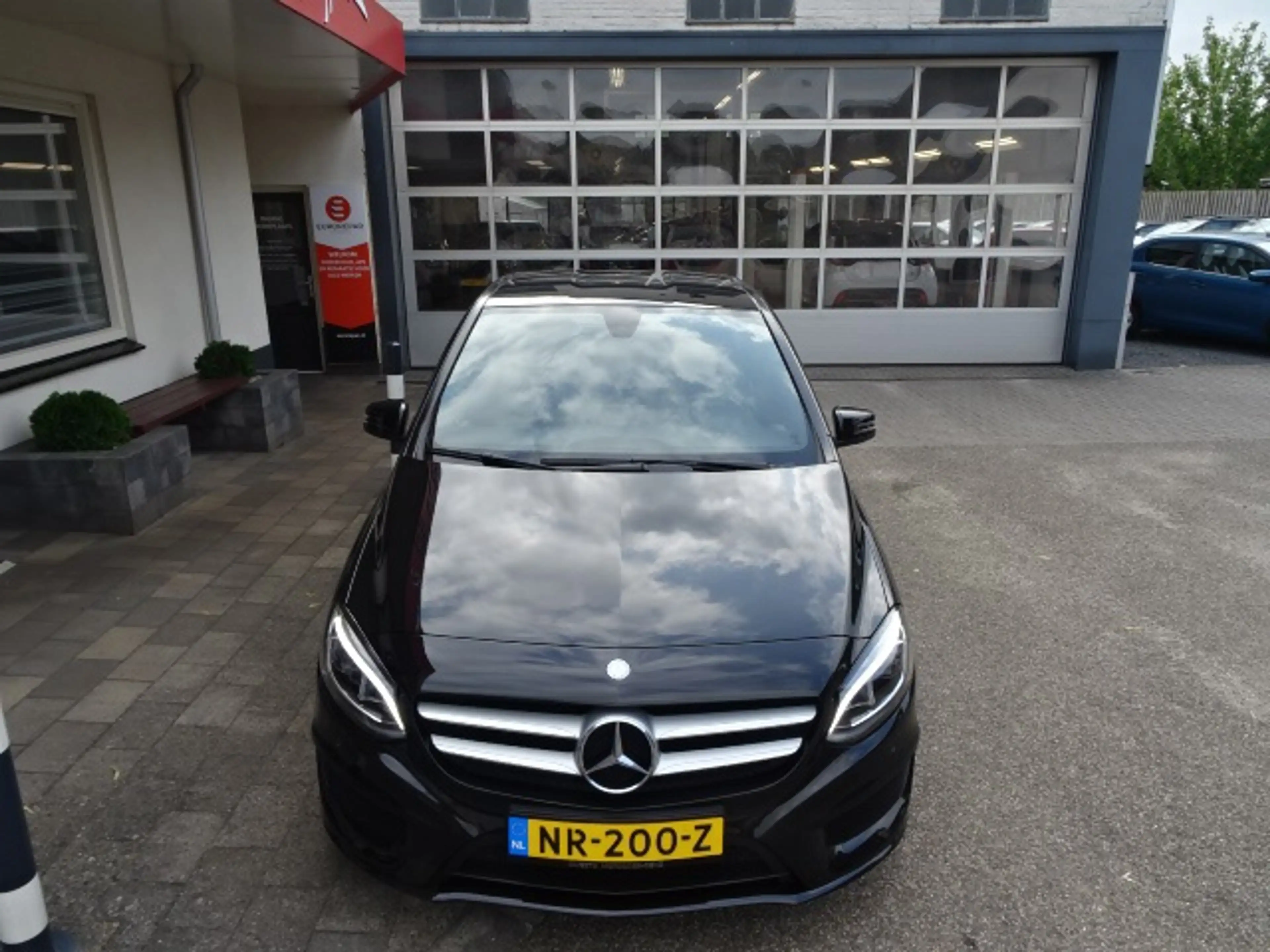 Mercedes-Benz B 180 Business Solution AMG — photo 10