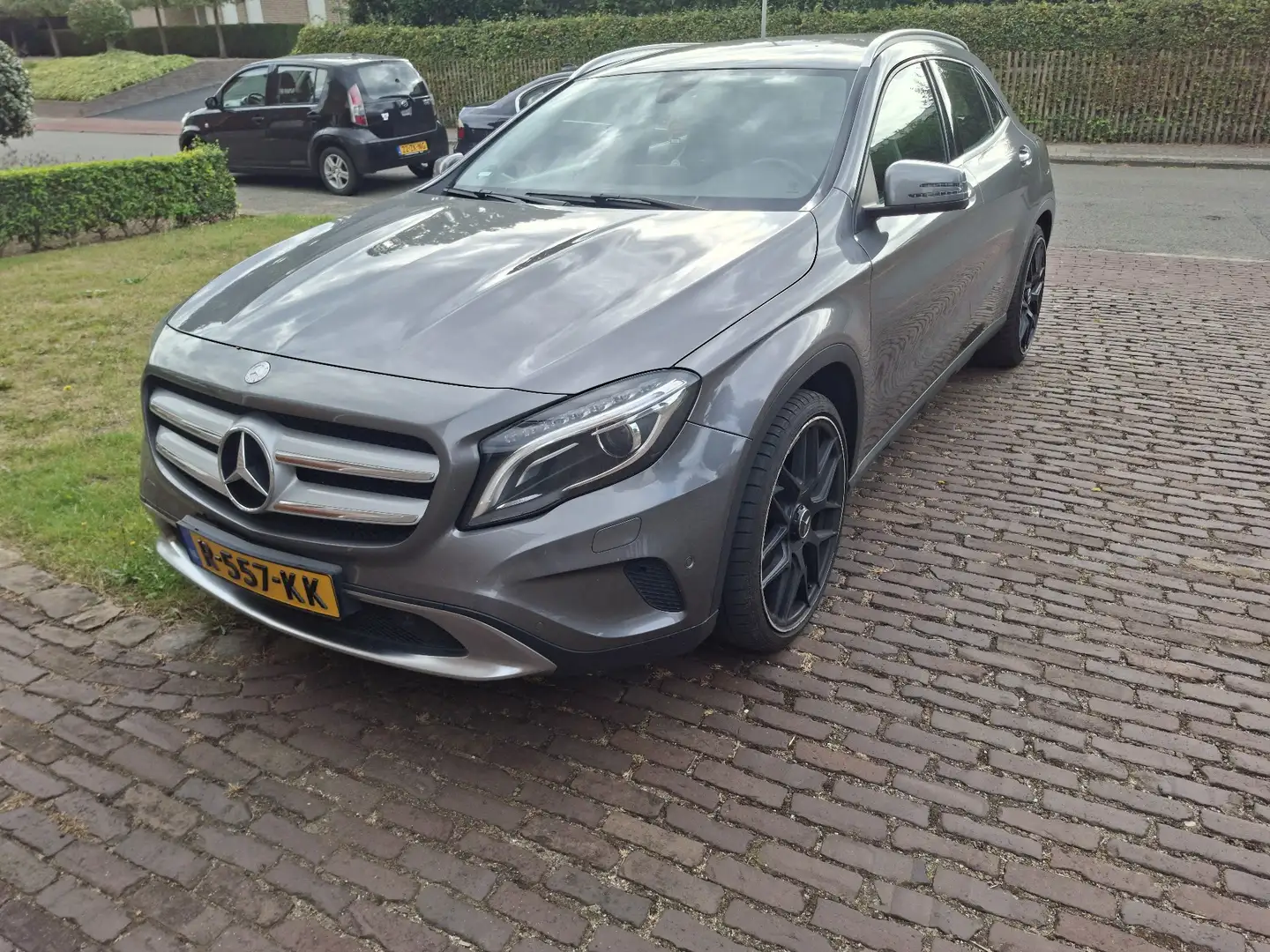 Mercedes-Benz GLA 180 Prestige Szary - 1