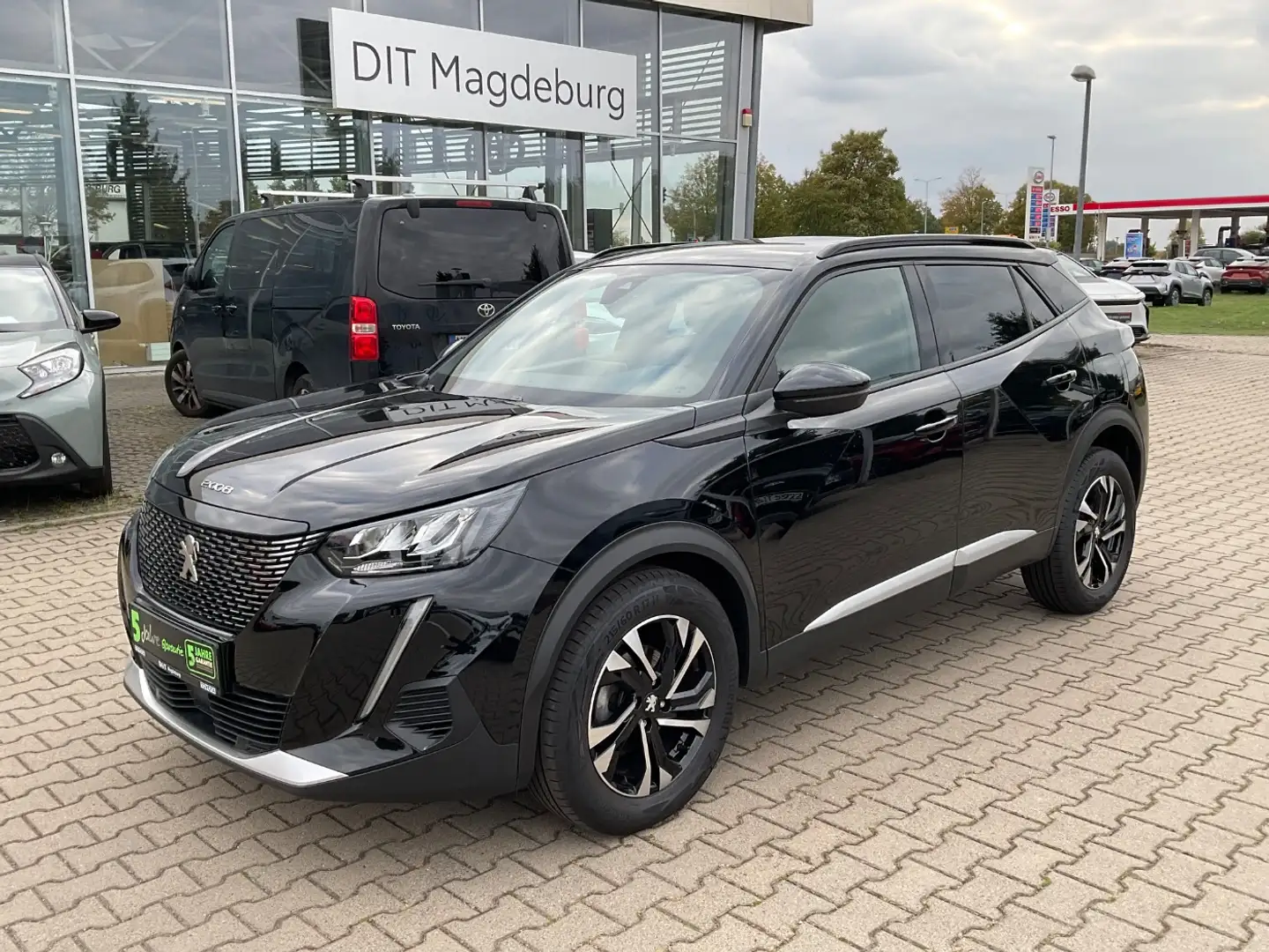 Peugeot 2008 1.2 100 Allure LED+SHZ+KlimaA+CarPlay+Navi Zwart - 2