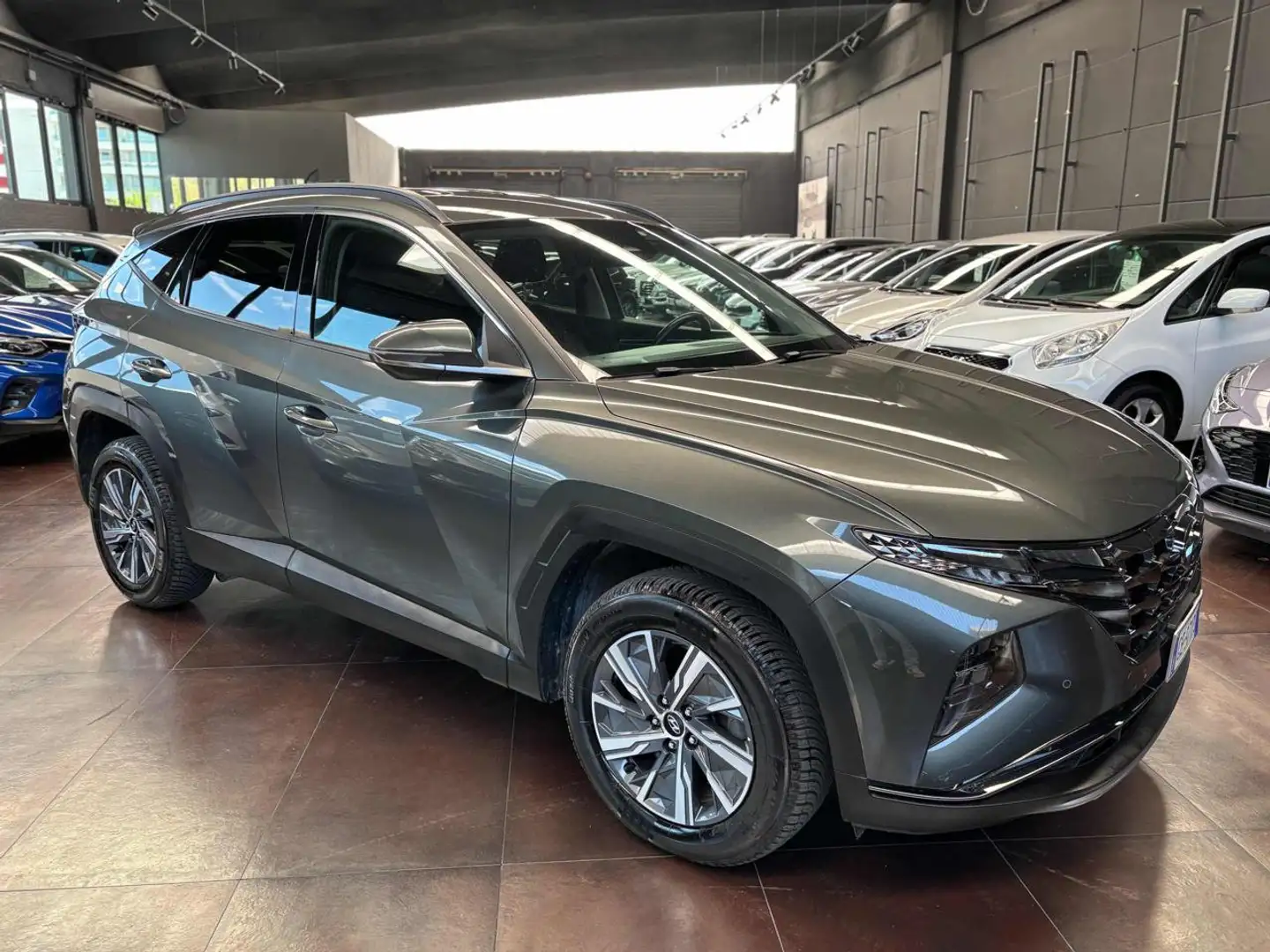Hyundai TUCSON 1.6 HEV aut. XLine Grijs - 1