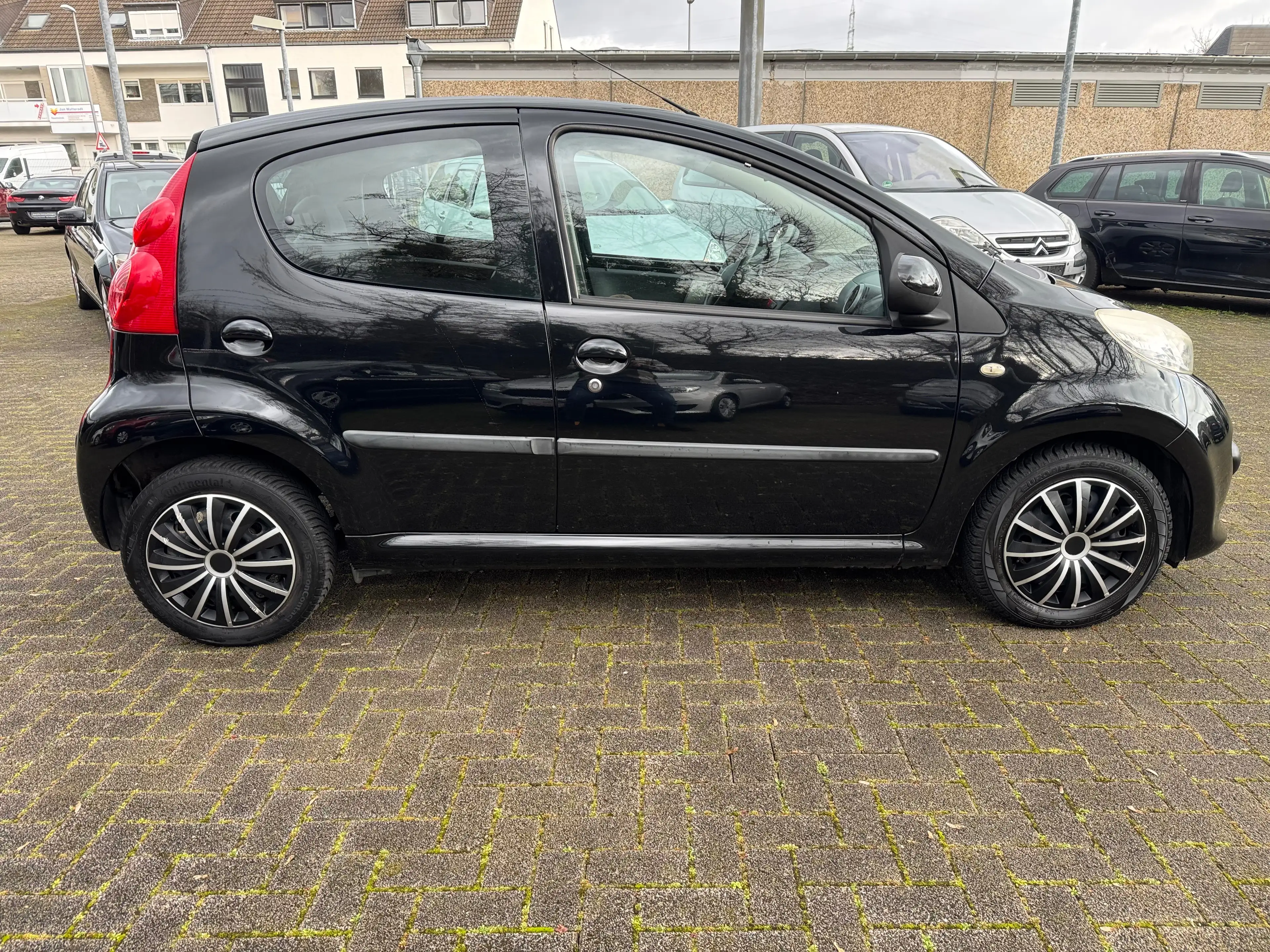 Peugeot 107 Filou,1. Hand, Lückenlos Scheckheft gepflegt — photo 9