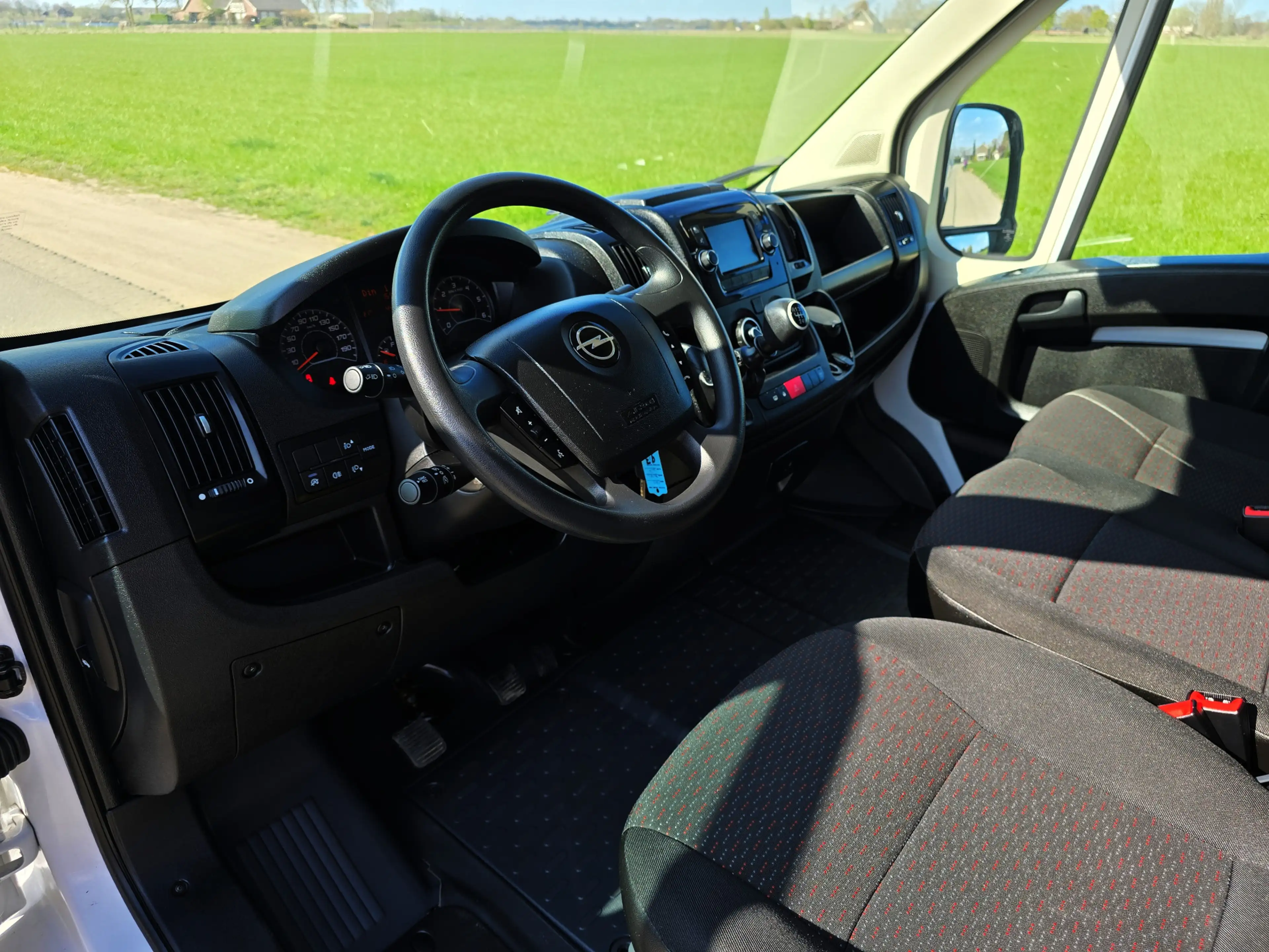 Opel Movano 2.2D 140 L2H2 3.5T - 140 Pk - Euro 6 - ParkeerCame — photo 20