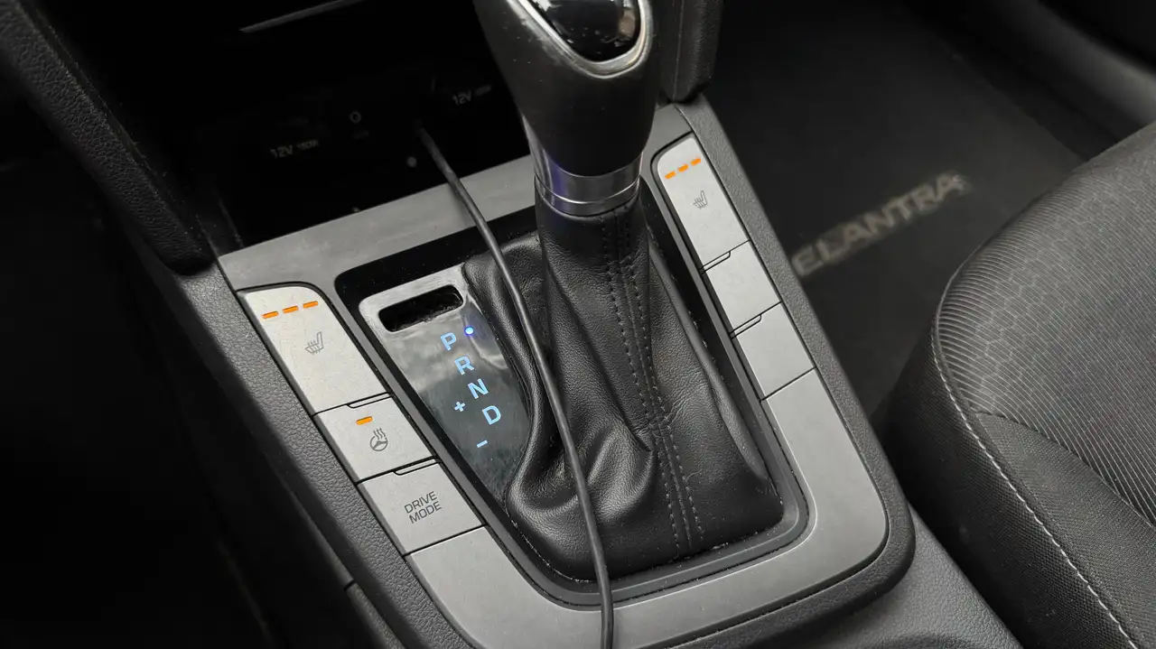 Hyundai ELANTRA fotografie Hyundai ELANTRA