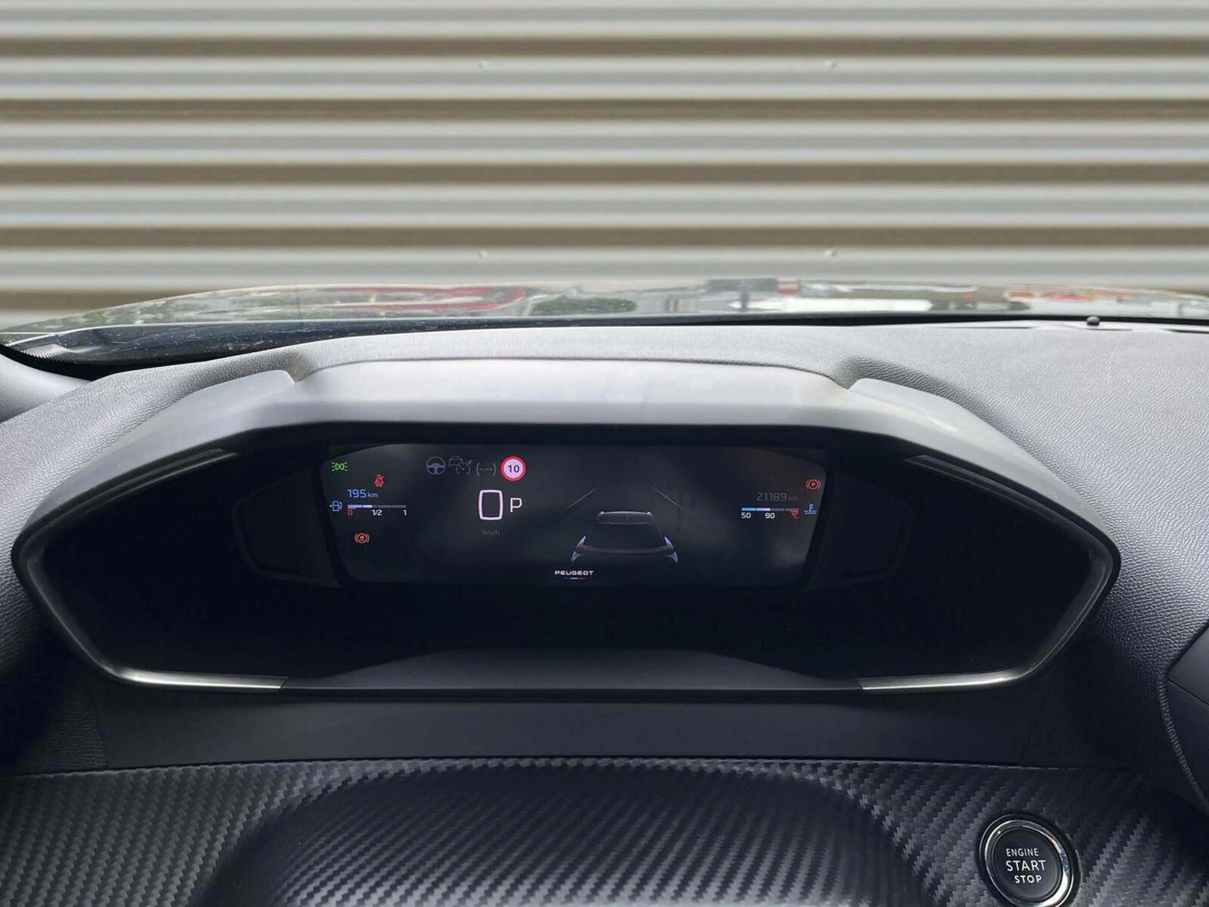 Peugeot 2008 1.2 PureTech Allure EAT8 Navi+R-Kam+LED+ACC+PDC+ — photo 14