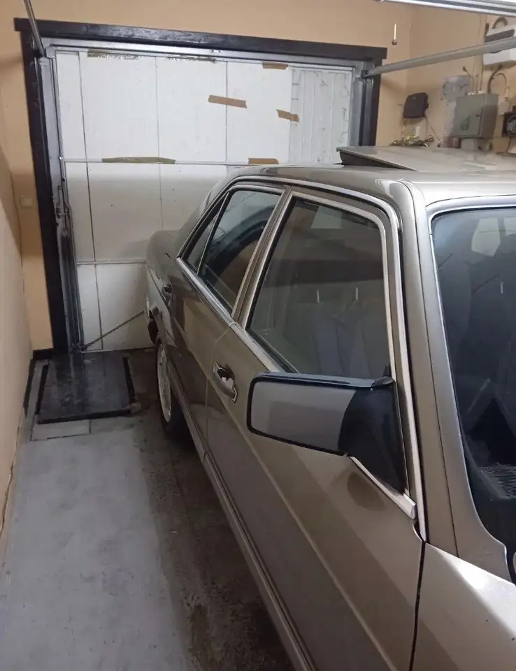 Mercedes-Benz 300 W126 300SE, foto 2