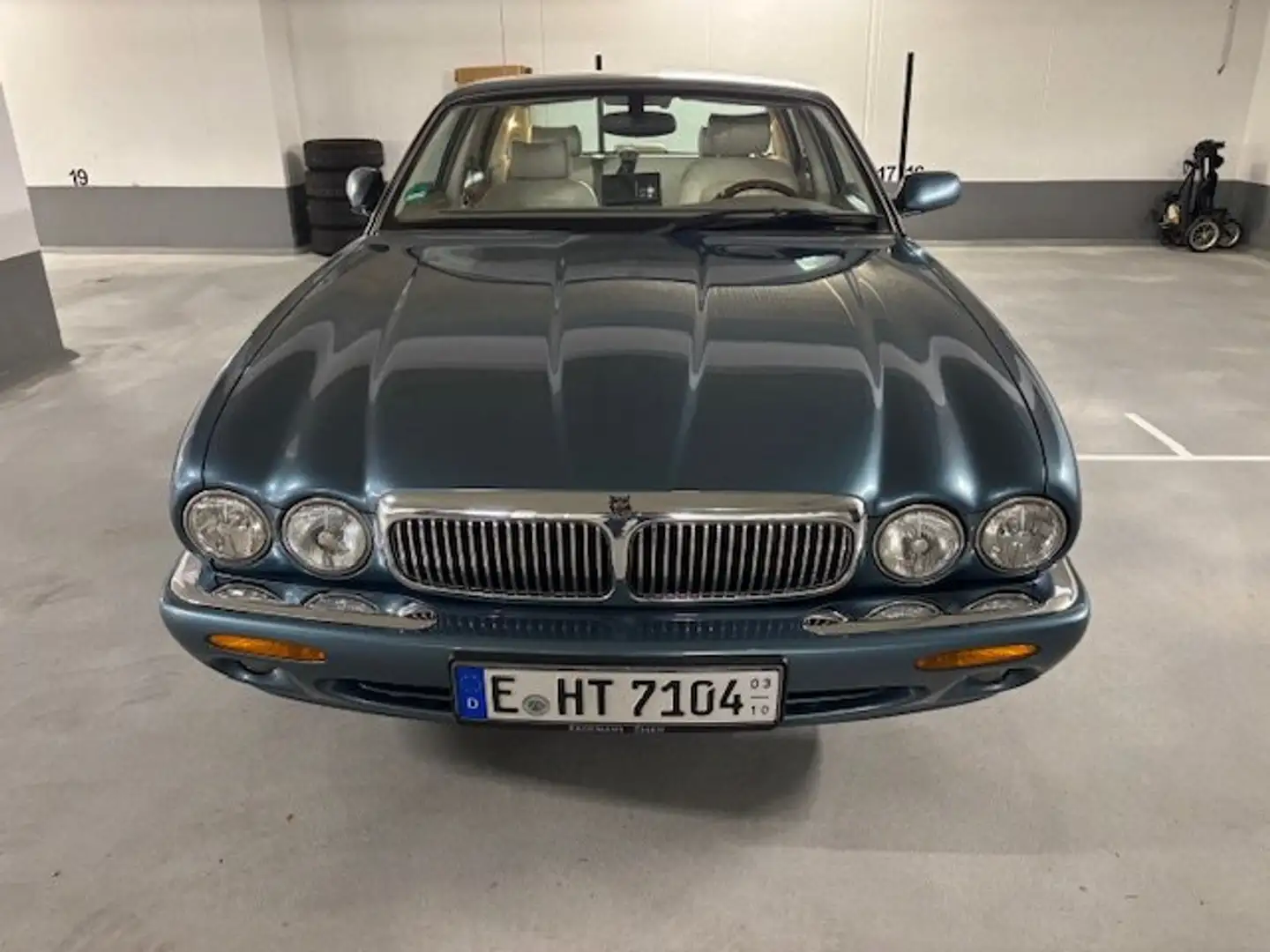 Jaguar XJ40 Sovereing Blau - 2