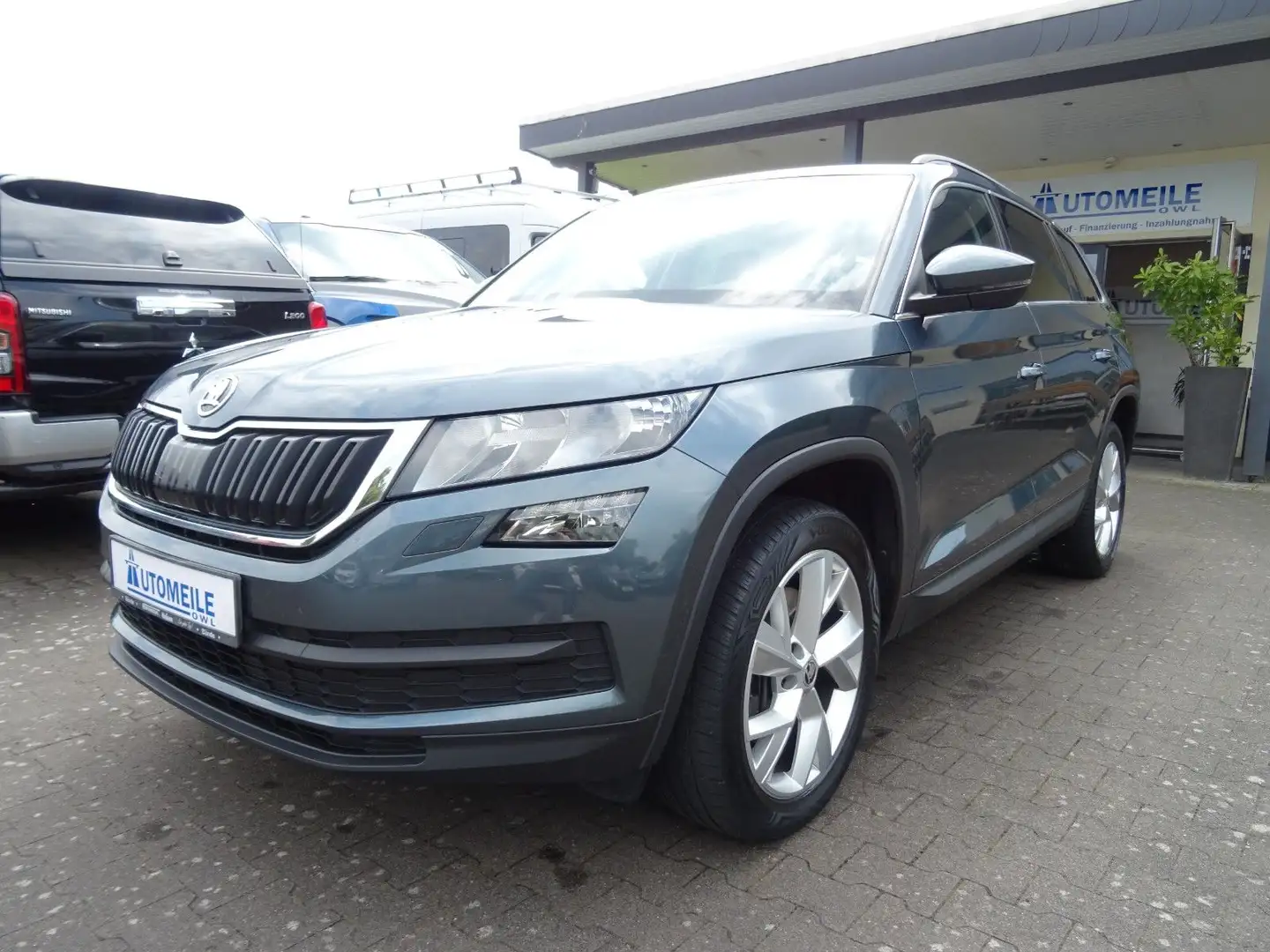 Skoda Kodiaq Ambition 4x4 2.HAND NAVI PDC SHZ AHK Grey - 1