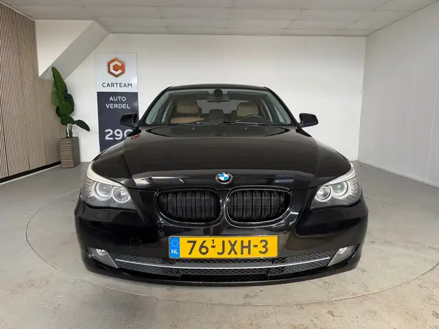 BMW 5 Series view 6