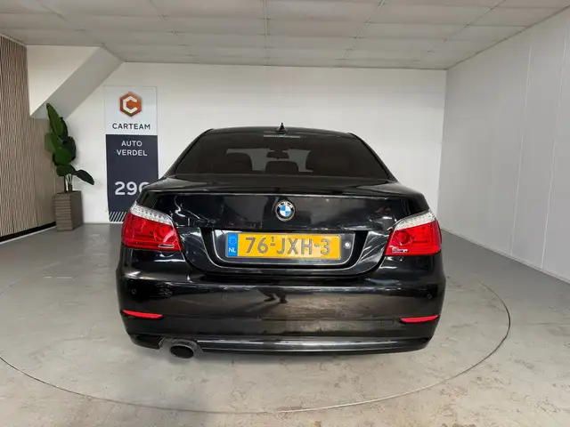 BMW 5 Series view 11
