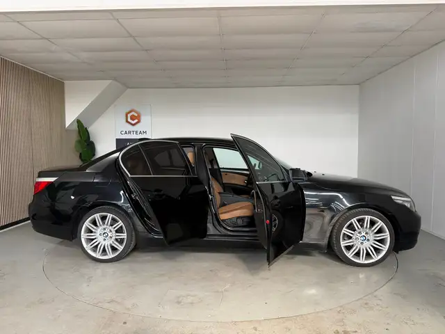 BMW 5 Series view 9