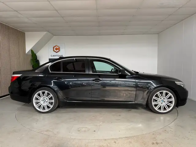 BMW 5 Series view 8