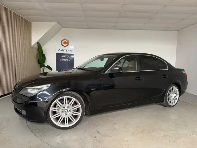 BMW 5 Series view 4
