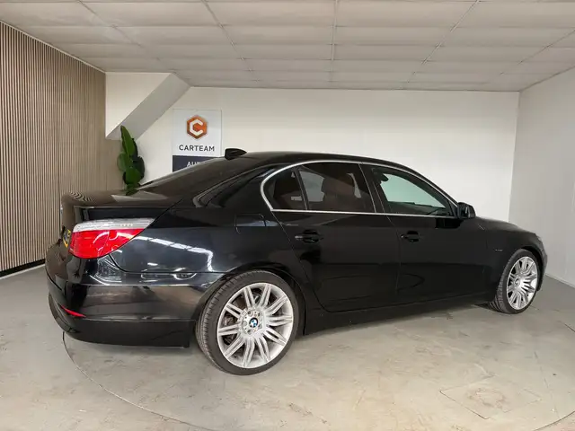 BMW 5 Series view 7