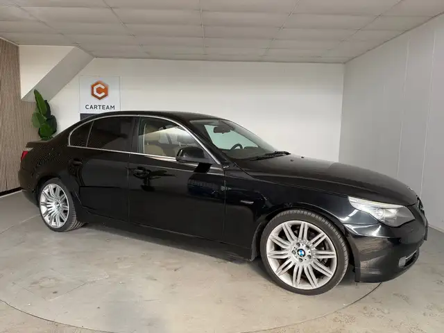 BMW 5 Series view 10