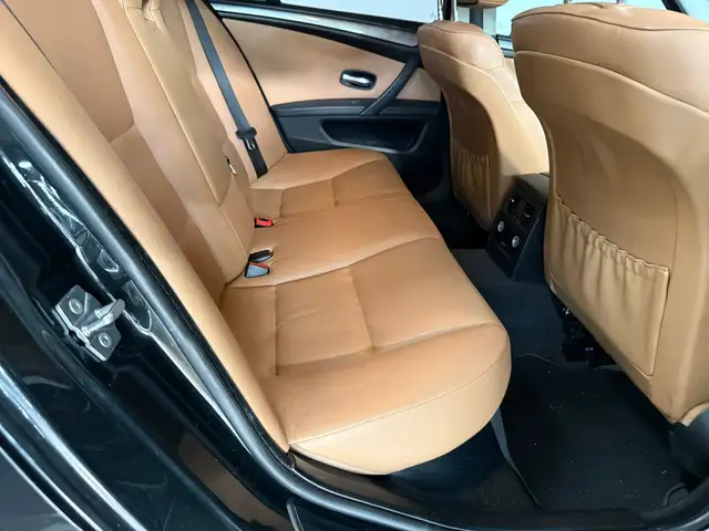 BMW 5 Series view 14