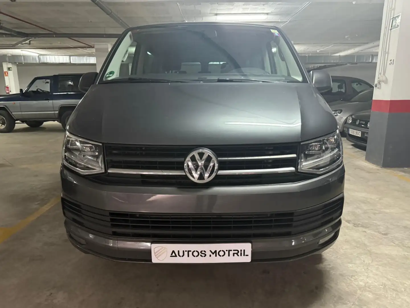 Volkswagen VOLKSWAGEN Multivan M1 Monovolumen  Automático de Brun - 1