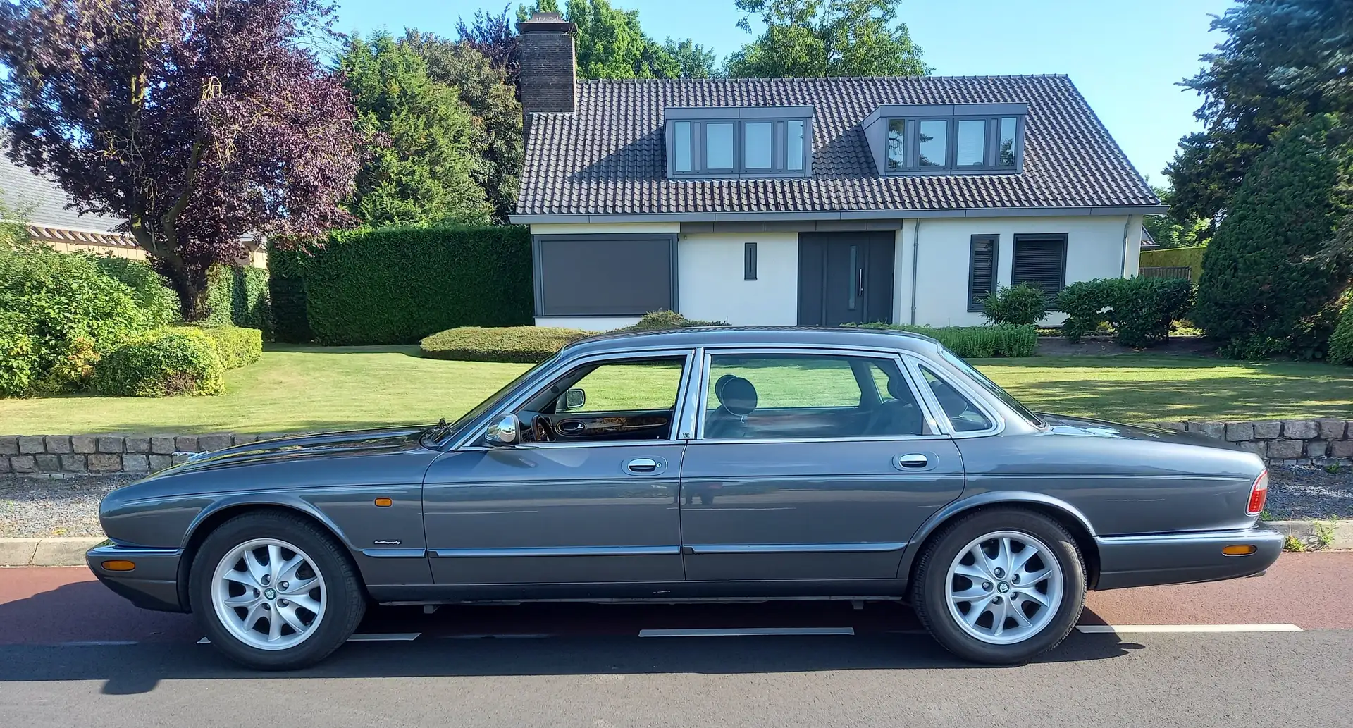 Jaguar Sovereign Sovereign 3.2 V8 LWB Szary - 1