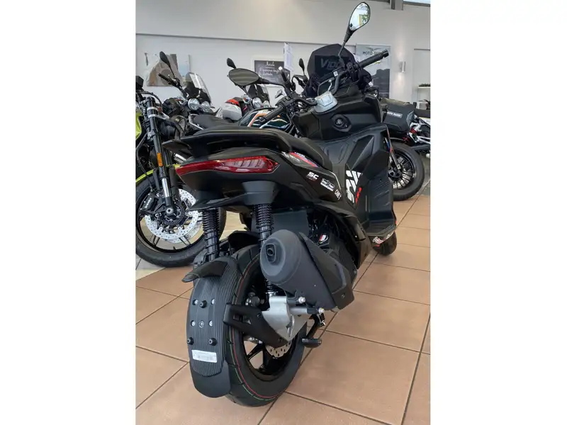 Aprilia SR 125 - foto 4