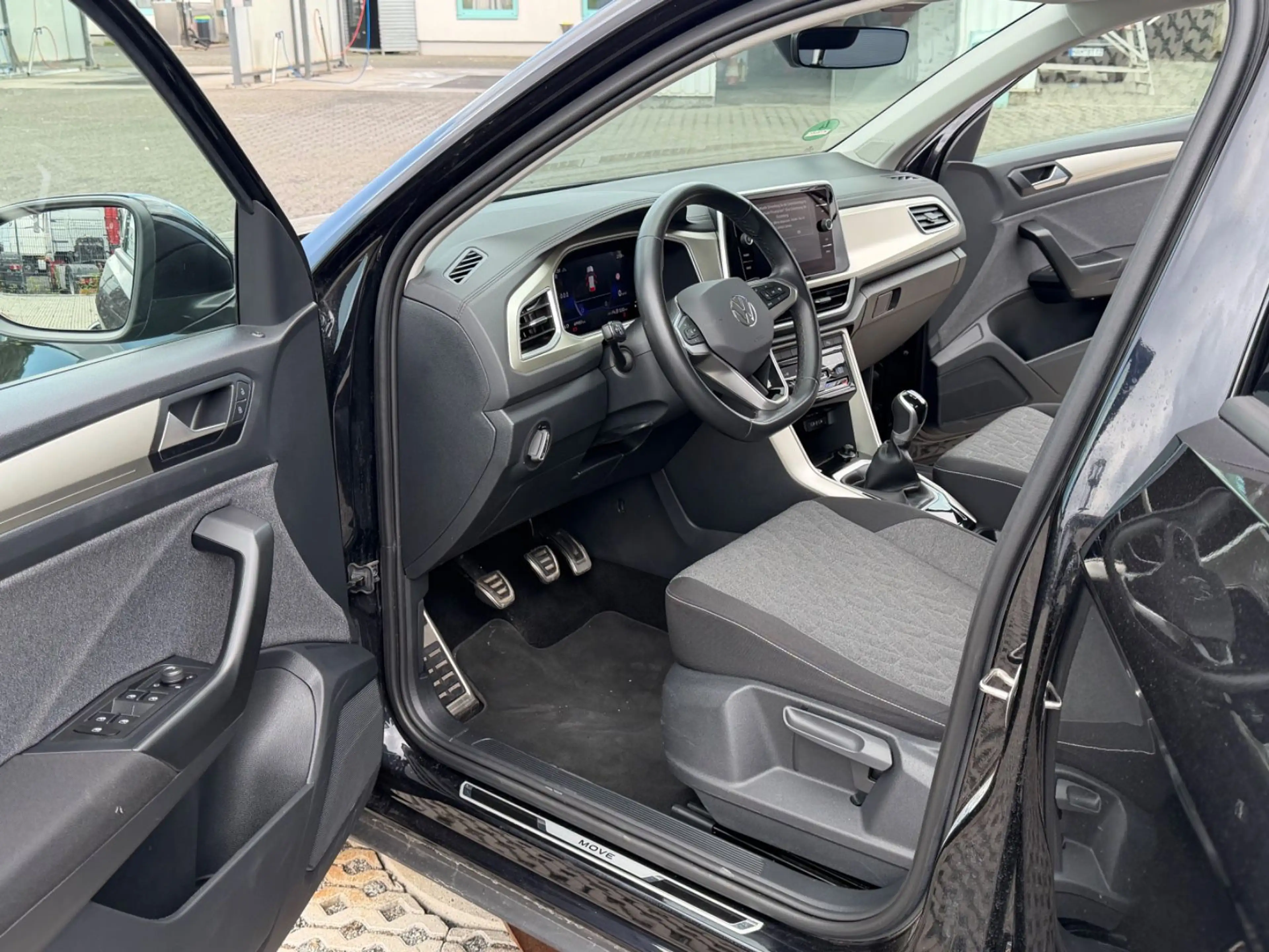 Volkswagen T-Roc Move — photo 8