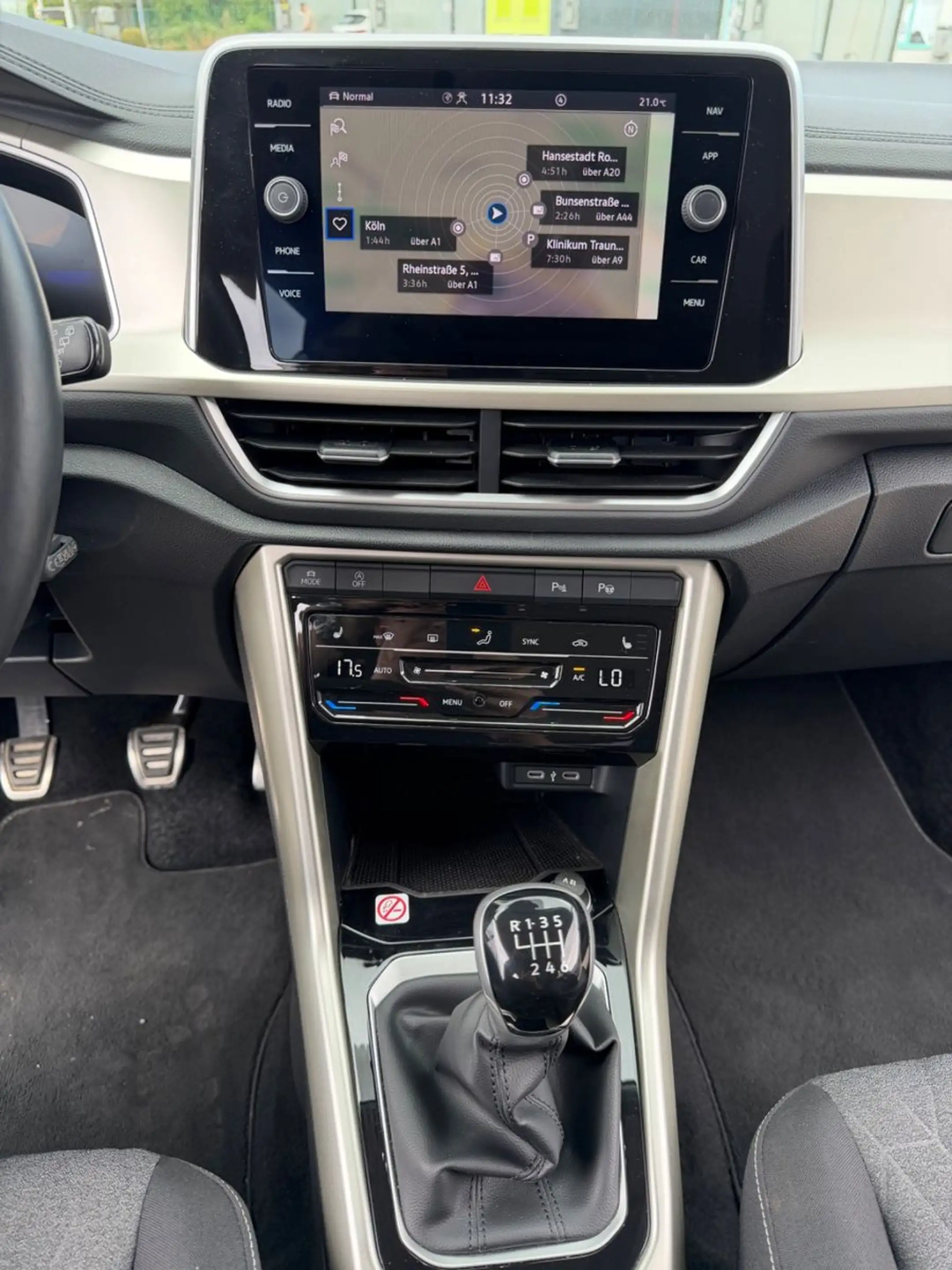 Volkswagen T-Roc Move — photo 11