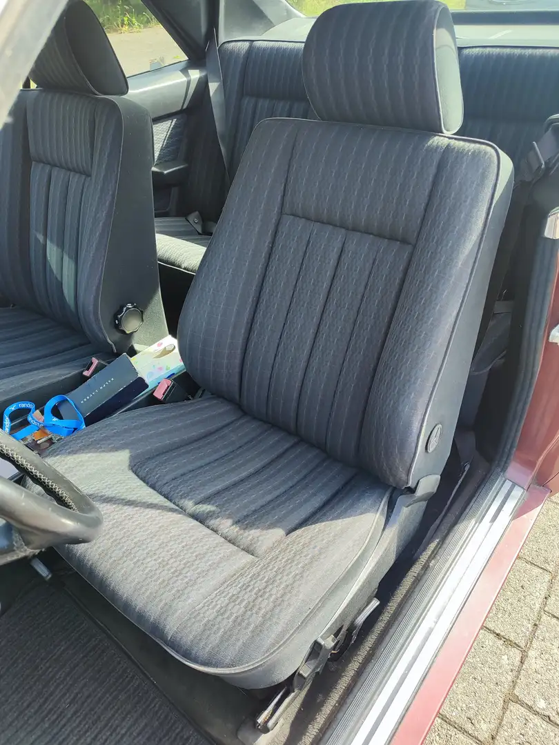 Mercedes-Benz 230 w 124  coupé Rood - 1