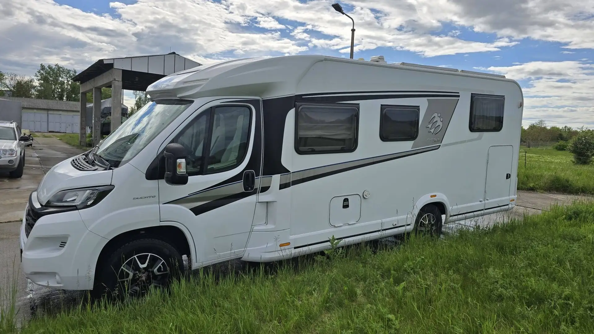 Caravans-Wohnm Knaus Sky TI 700 MEG Weiß - 2