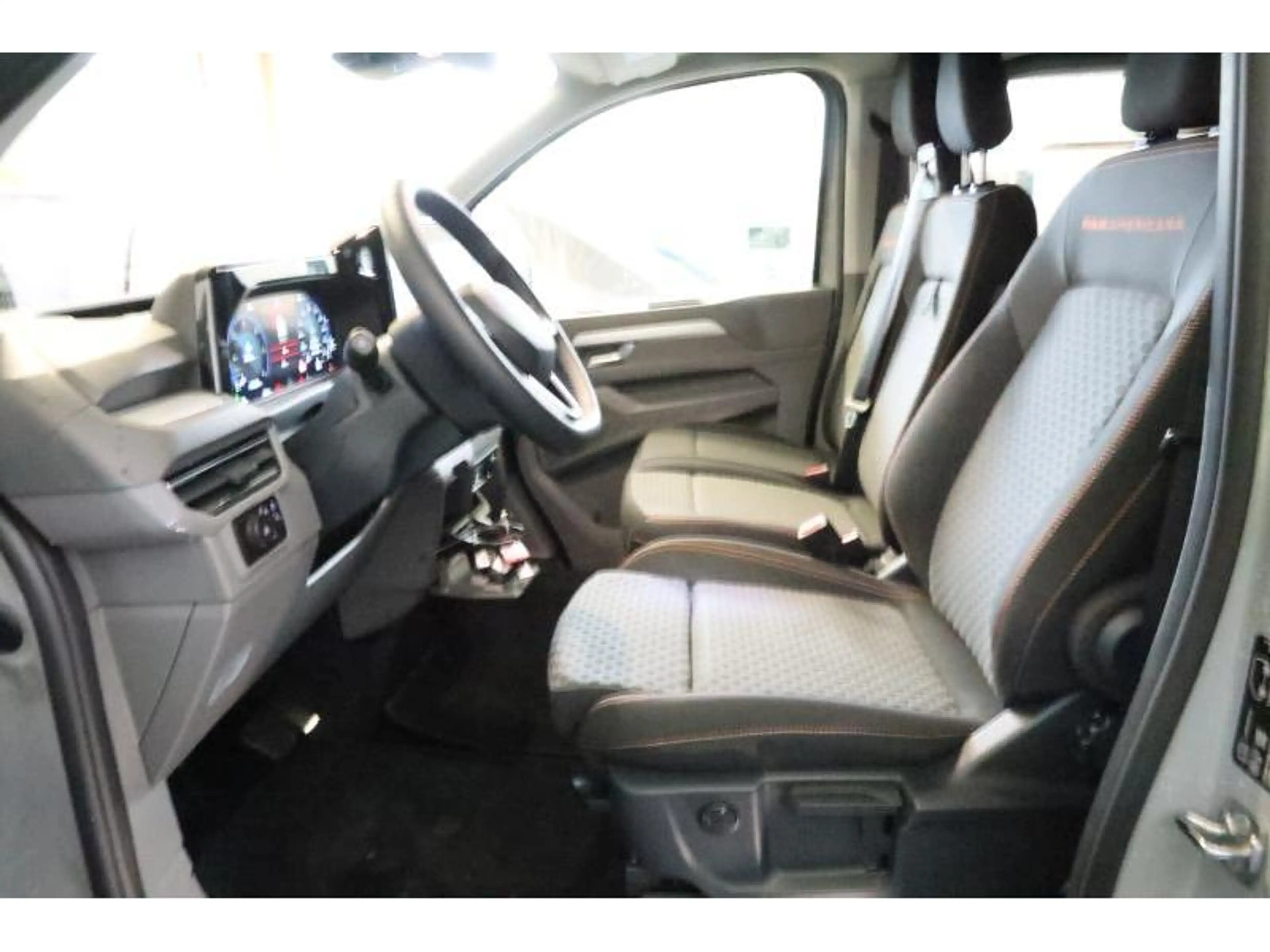 Volkswagen T7 Caravelle Life AHK PanAmerica — photo 8