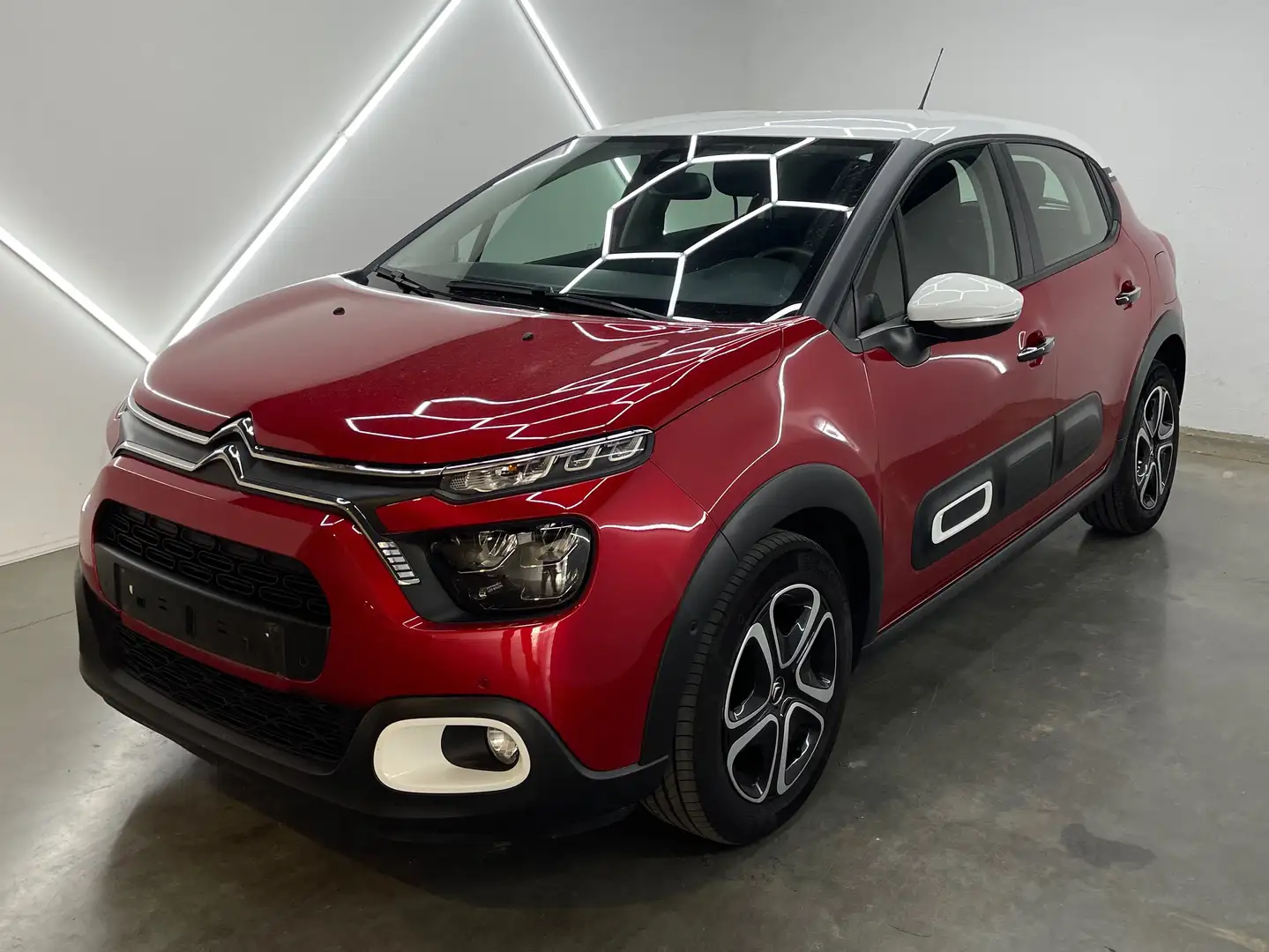 Citroen C3 1.2 PureTech Feel S Rood - 1