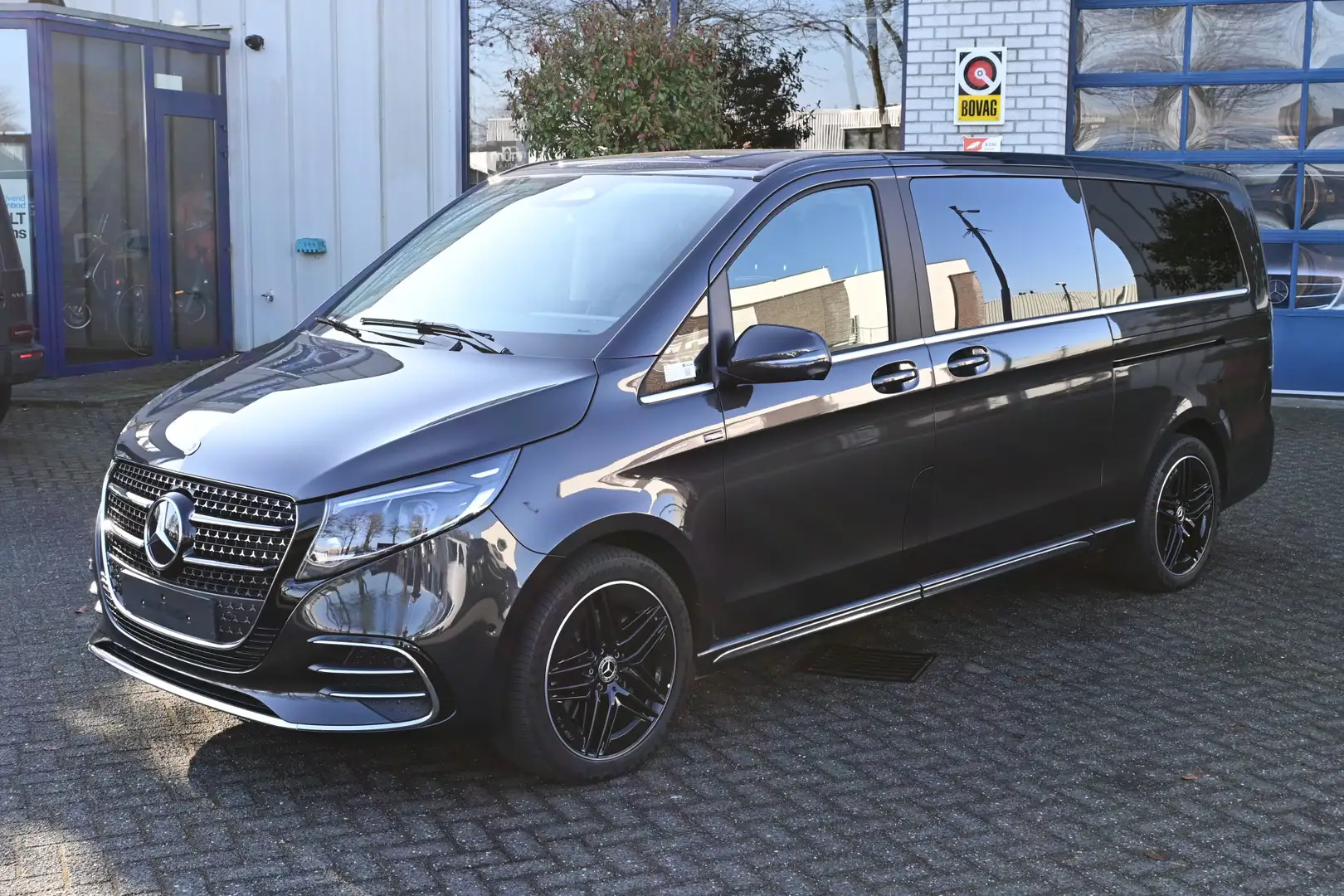 Mercedes-Benz V 300 300d 4-Matic AMG L3 Incl BPM en BTW 8 zitplaatsen Grigio - 1