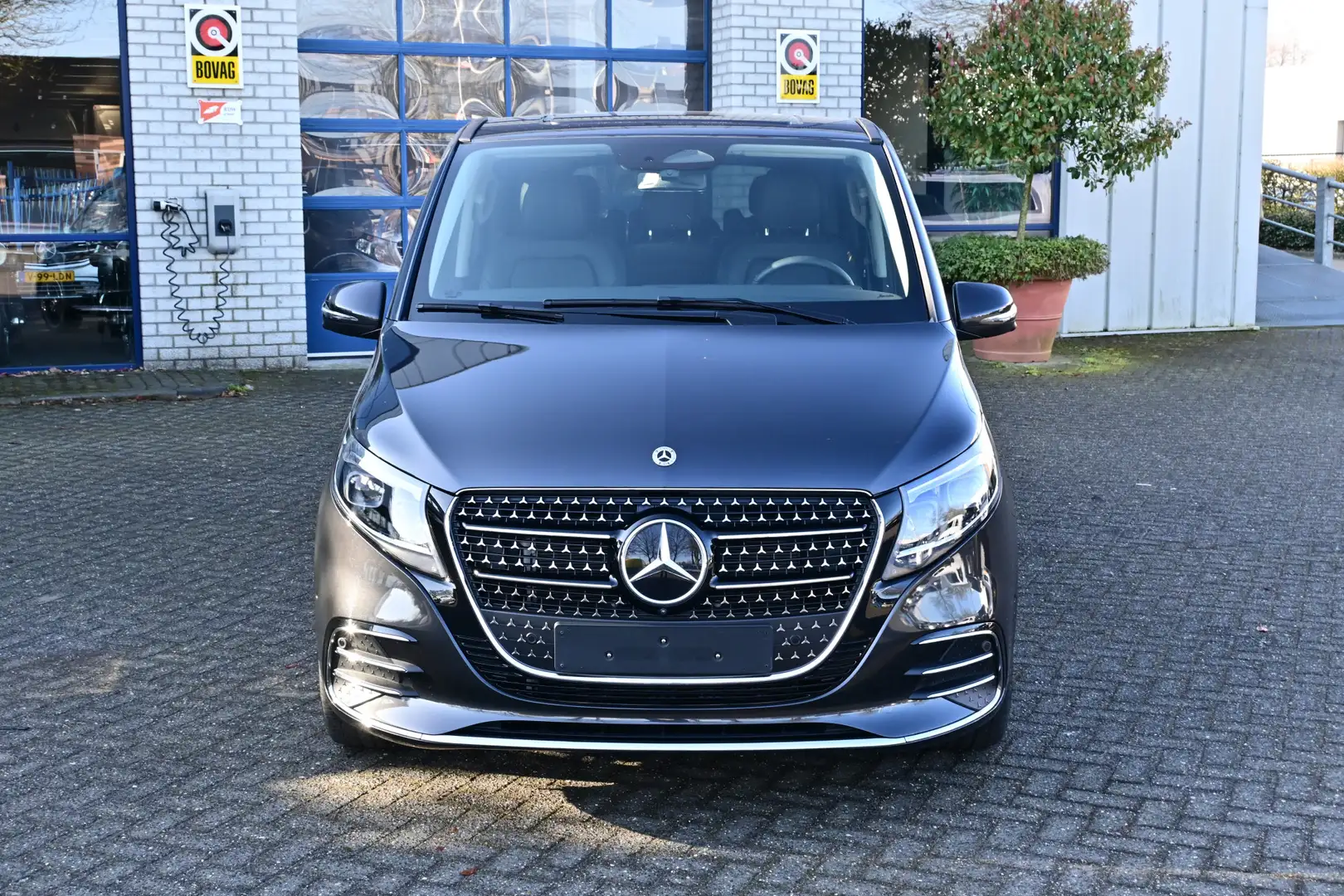 Mercedes-Benz V 300 300d 4-Matic AMG L3 Incl BPM en BTW 8 zitplaatsen Grigio - 2