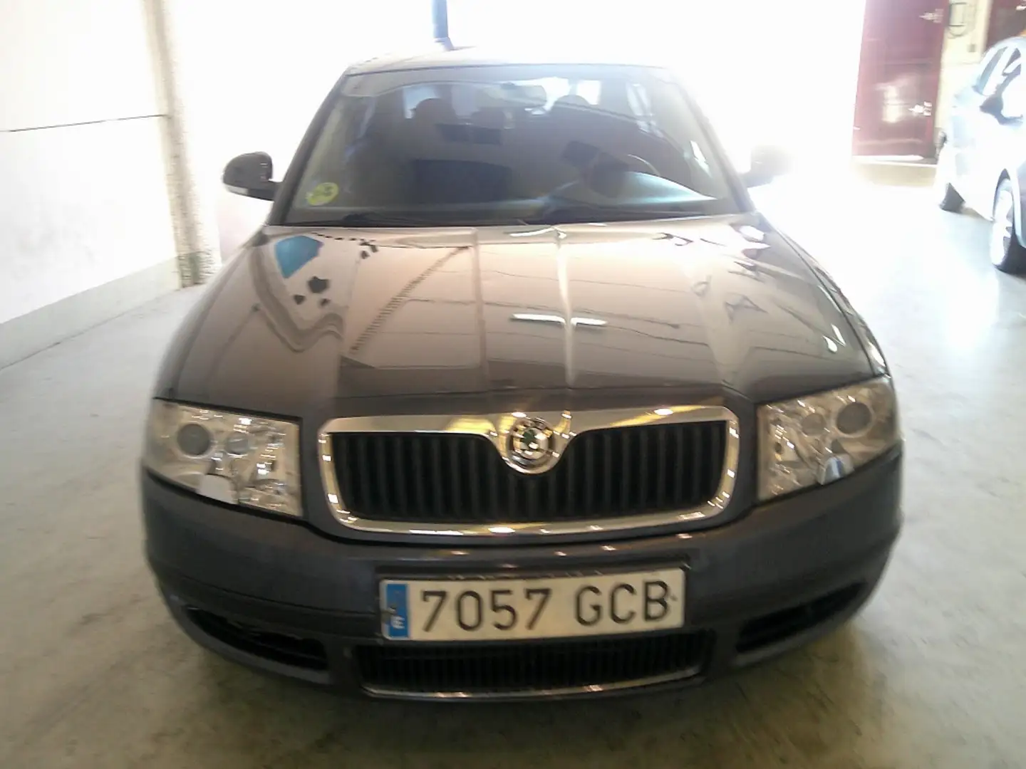 Skoda Superb 1.9TDI Comfort 115 Grijs - 2