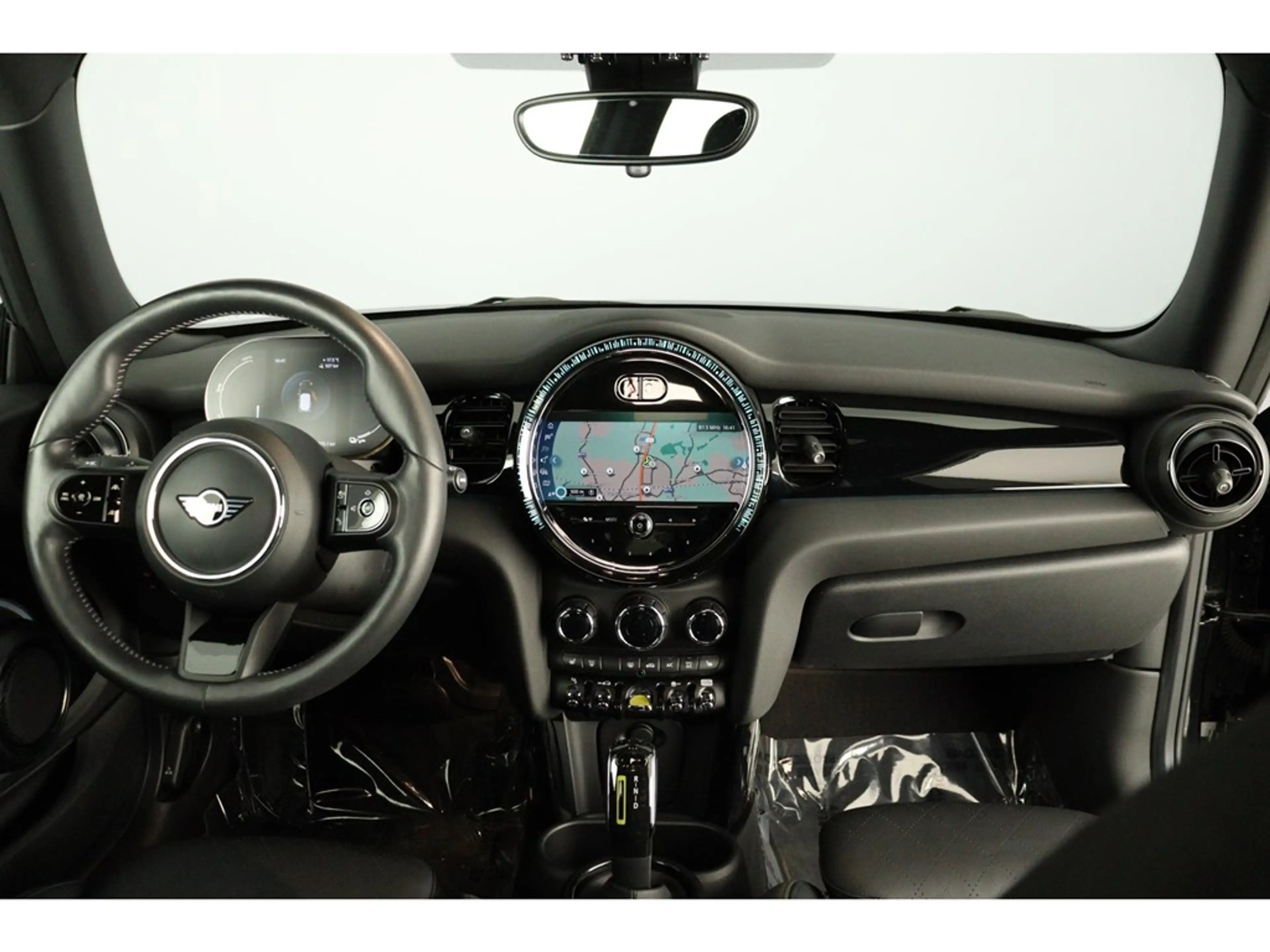 MINI Cooper SE 184pk Classic Trim Pack Drive Assist — photo 9