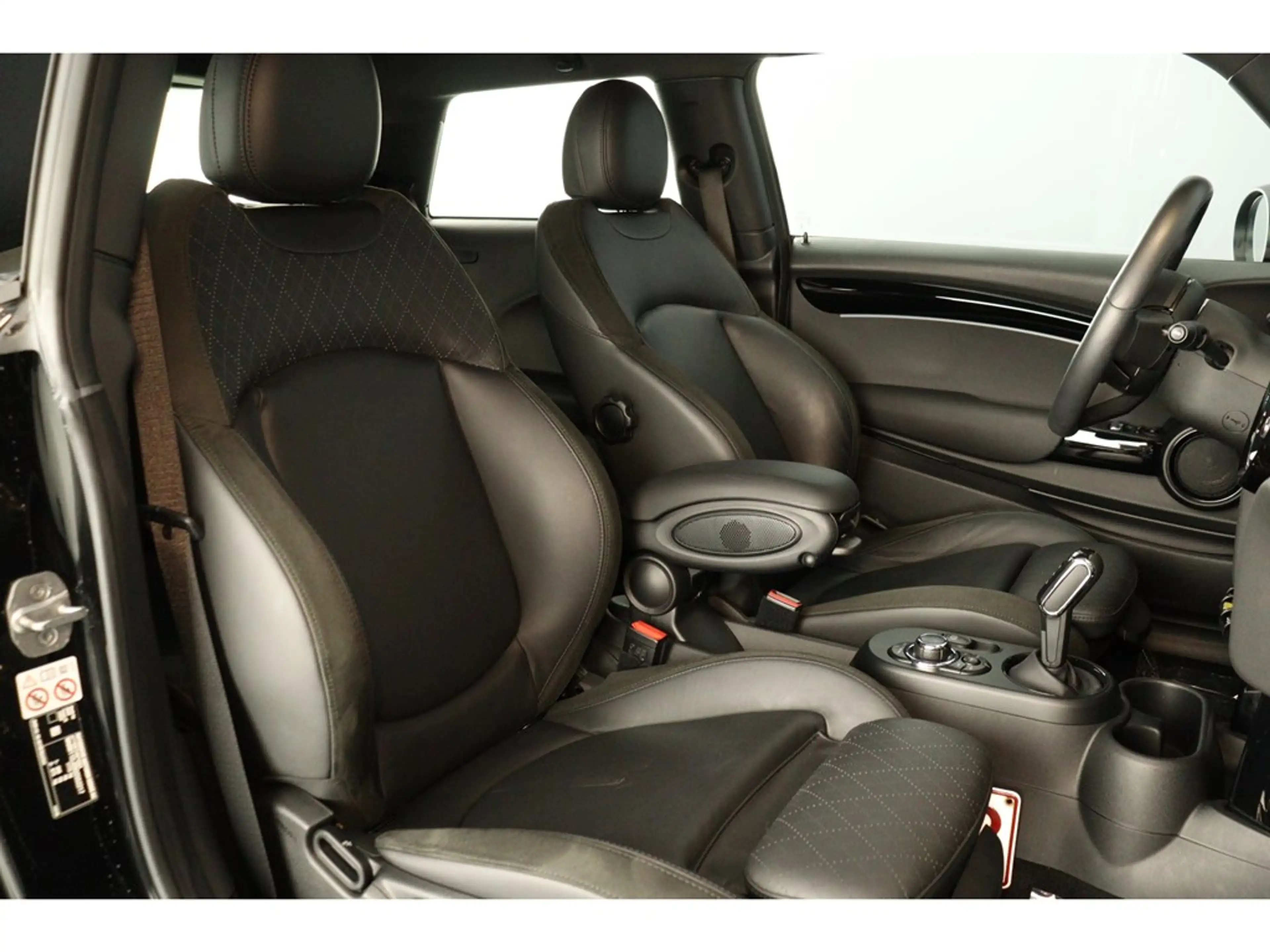 MINI Cooper SE 184pk Classic Trim Pack Drive Assist — photo 11