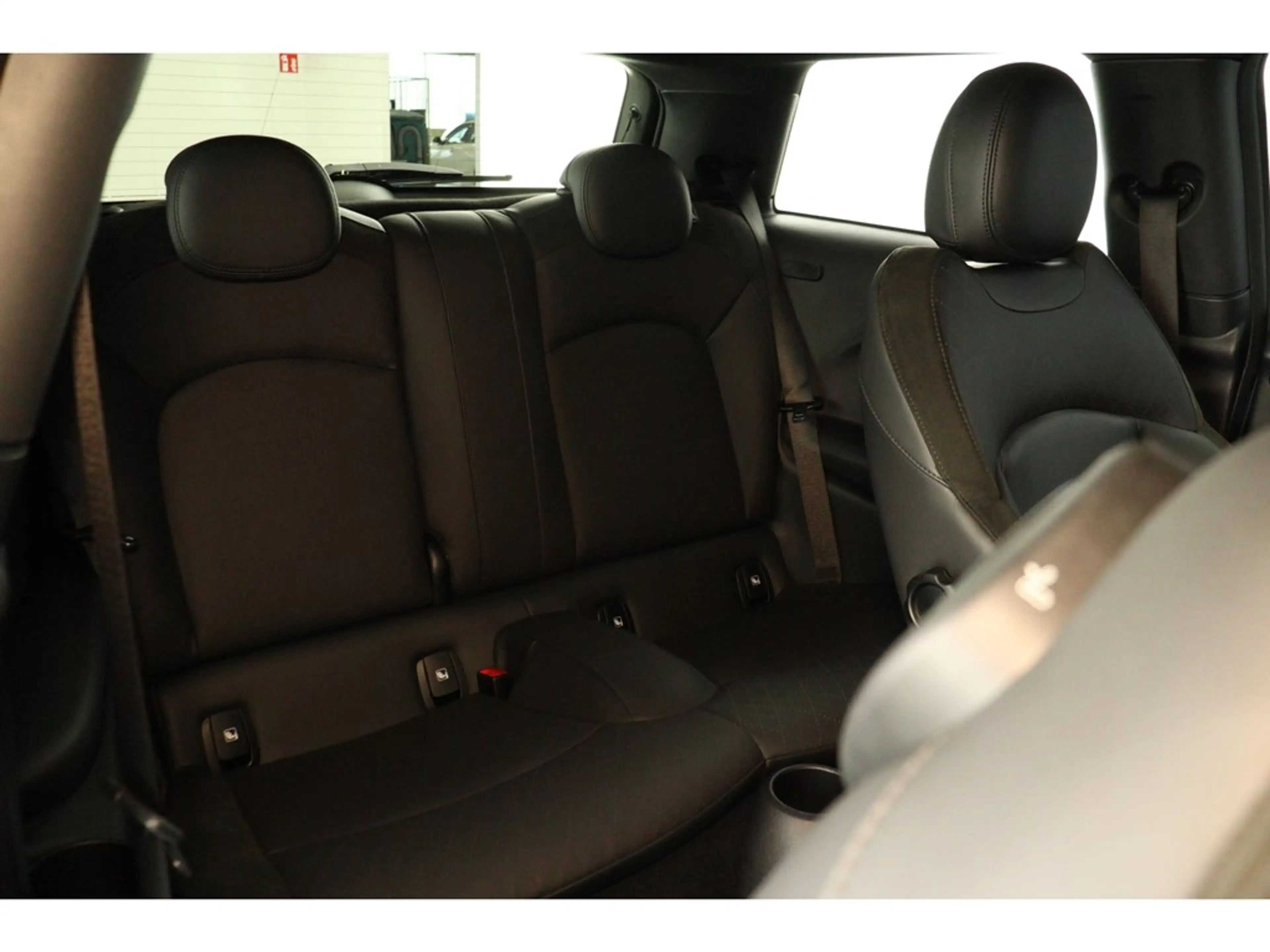 MINI Cooper SE 184pk Classic Trim Pack Drive Assist — photo 12