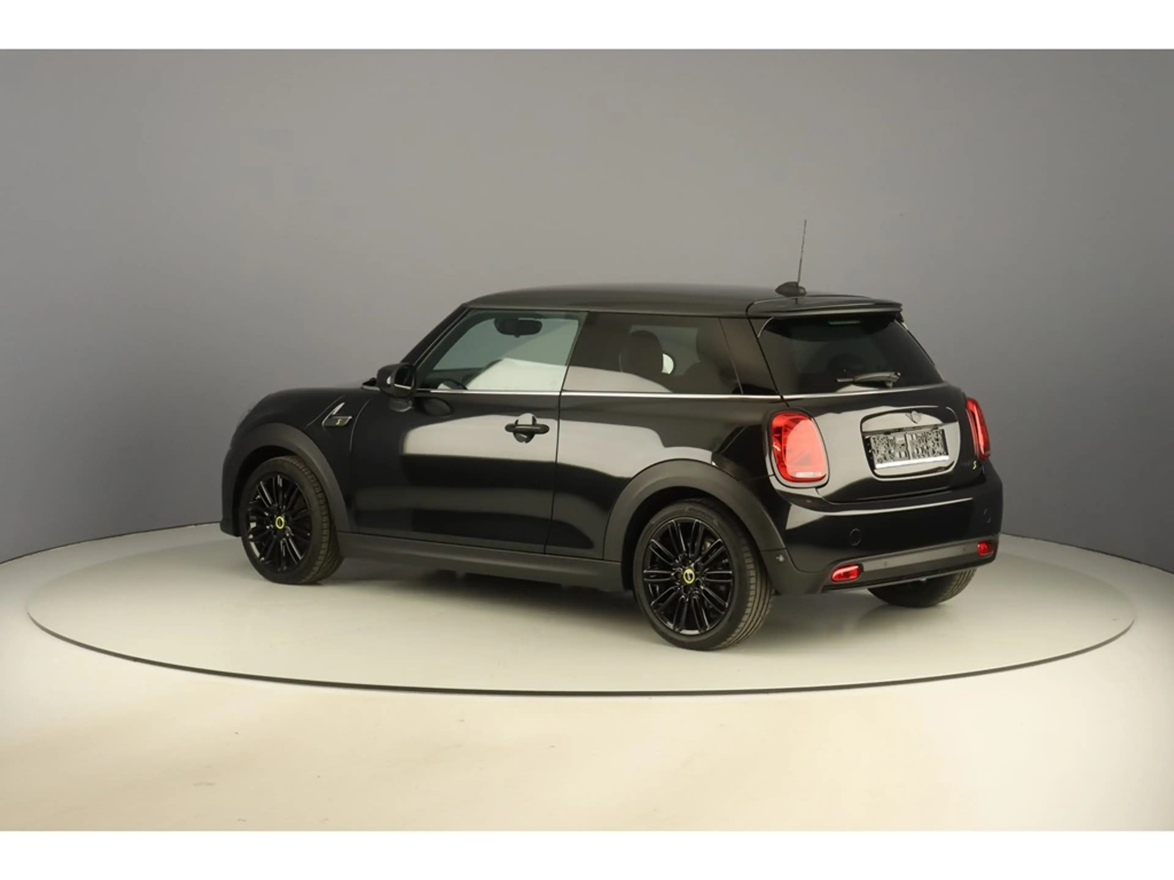 MINI Cooper SE 184pk Classic Trim Pack Drive Assist — photo 3