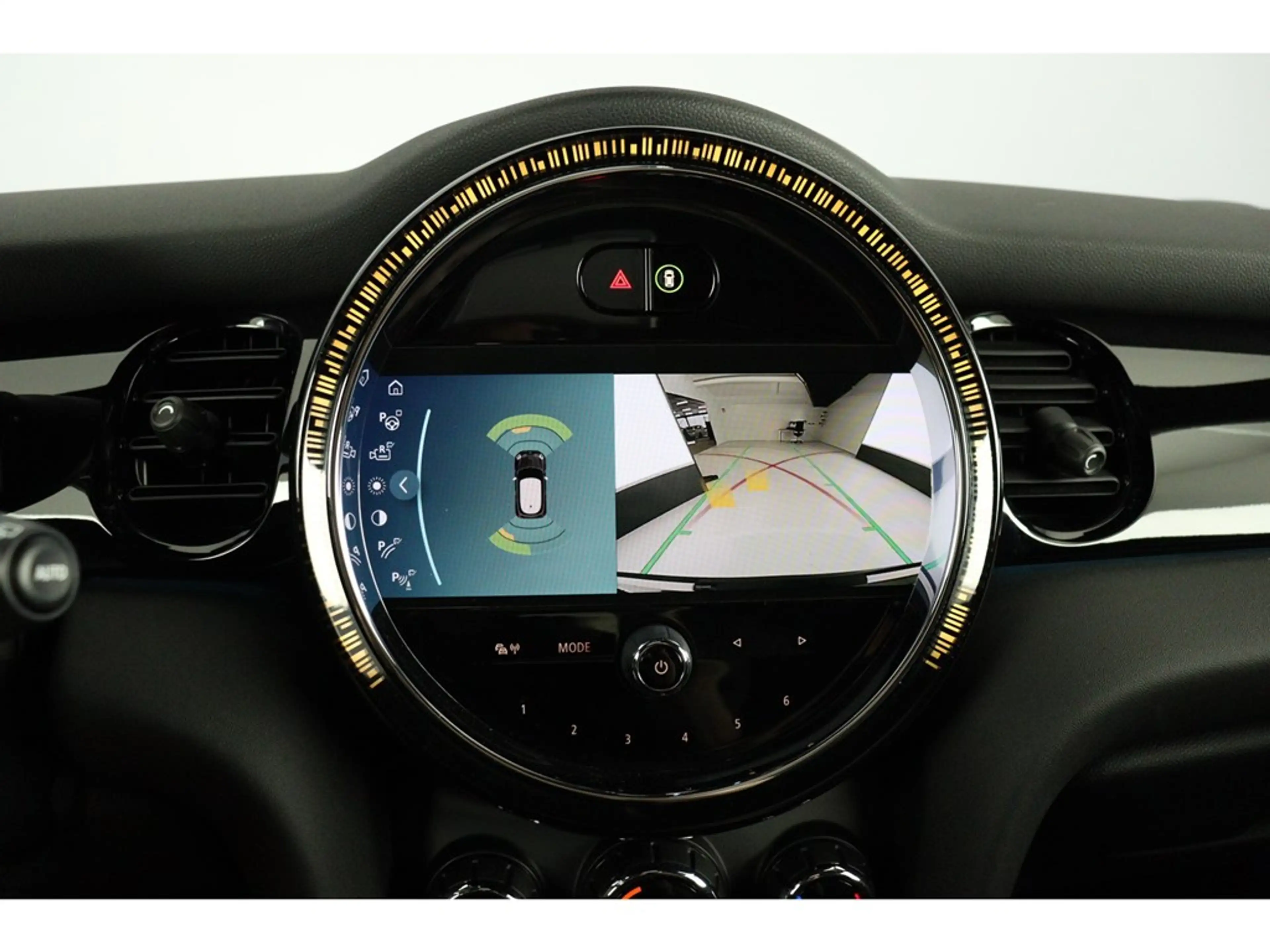 MINI Cooper SE 184pk Classic Trim Pack Drive Assist — photo 15