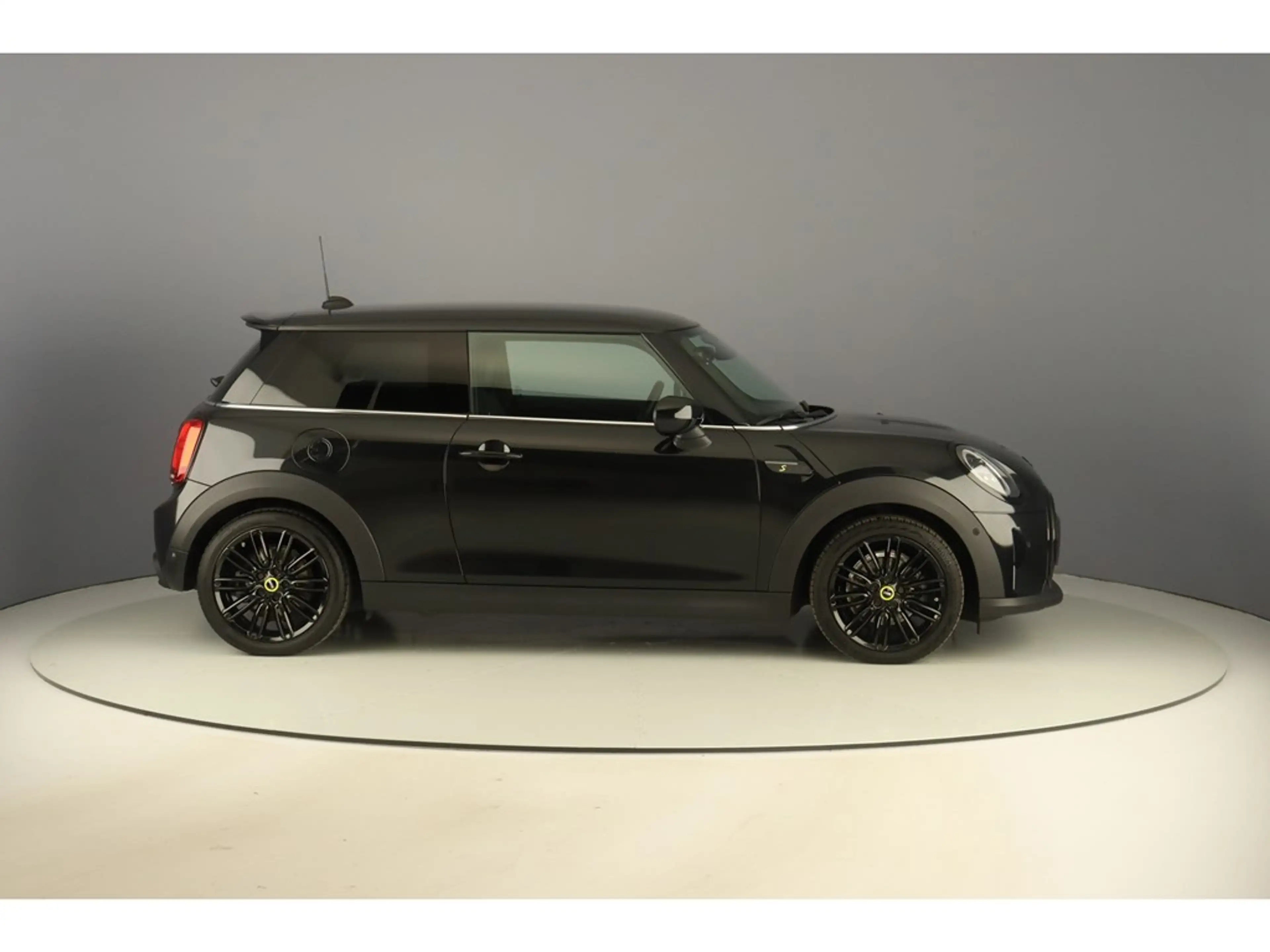 MINI Cooper SE 184pk Classic Trim Pack Drive Assist — photo 6