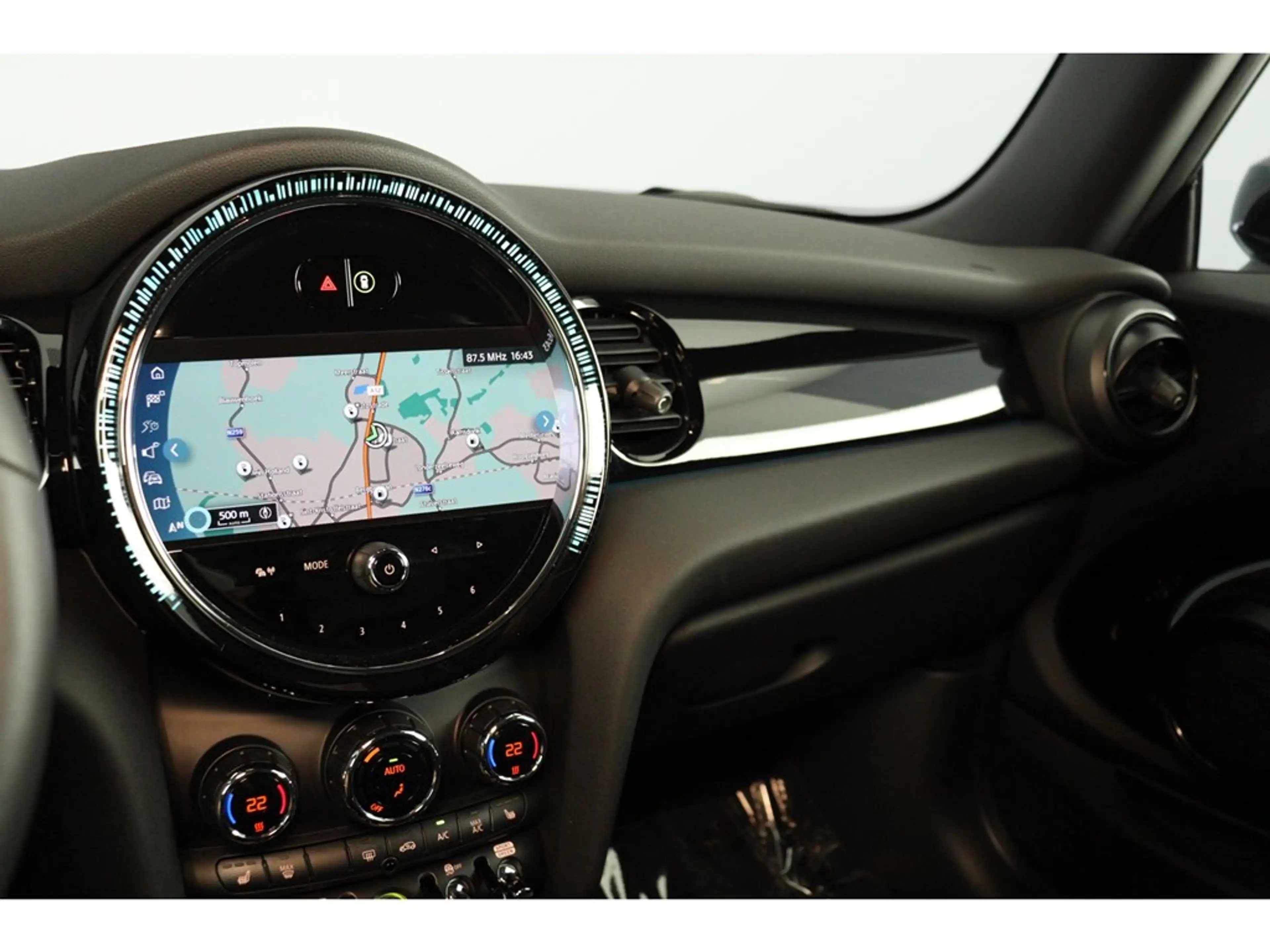 MINI Cooper SE 184pk Classic Trim Pack Drive Assist — photo 14