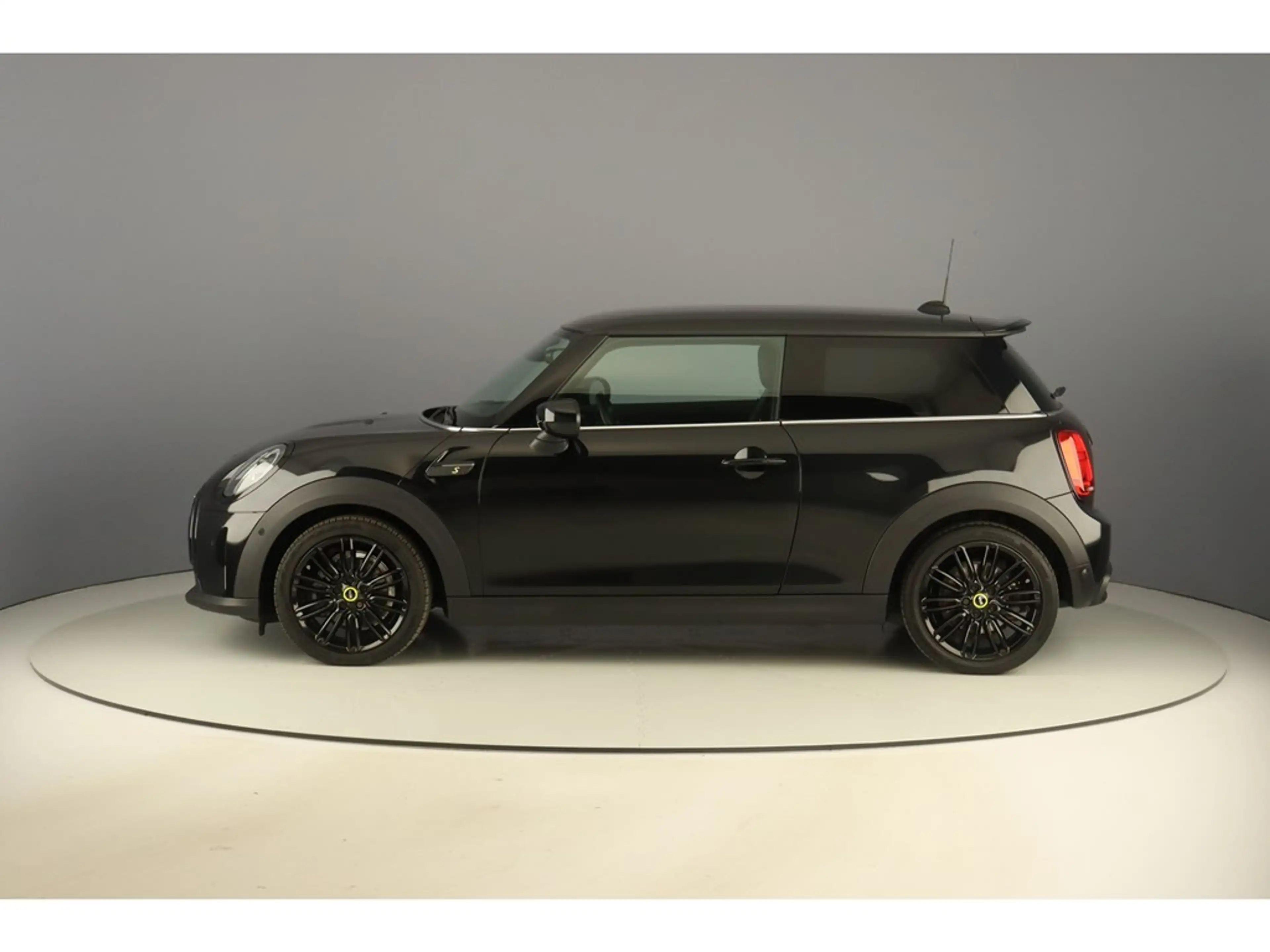 MINI Cooper SE 184pk Classic Trim Pack Drive Assist — photo 2