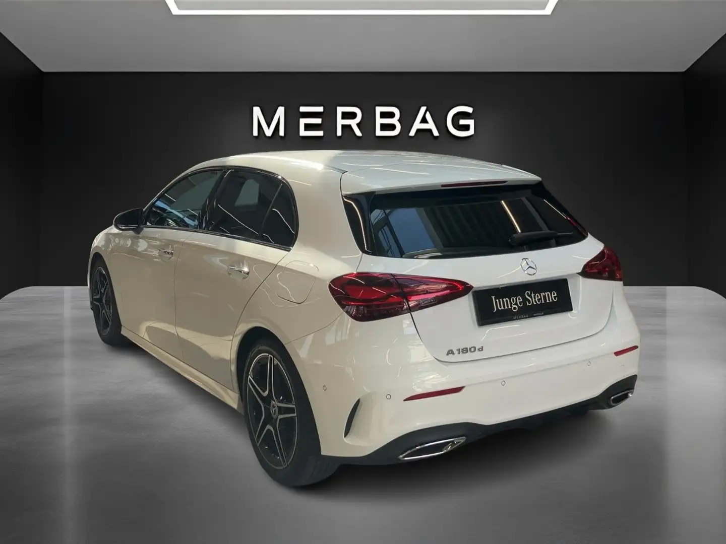 Mercedes-Benz A 180 d Österreich-Edition AMG Line Facelift Weiß - 2