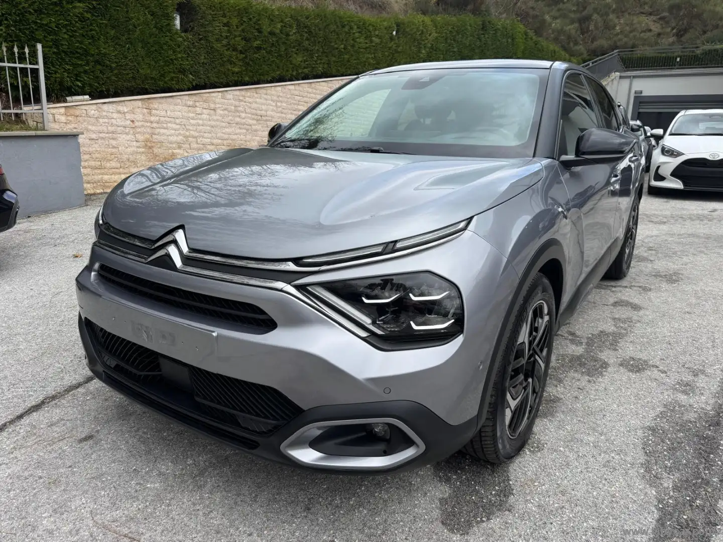 Citroen C4 PureTech 130 S&S Shine Grau - 1