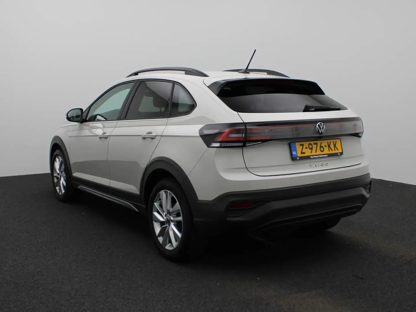 Volkswagen Taigo 1.0 TSI Life | Apple Carplay | Camera | Airco | Sp Grijs - 2