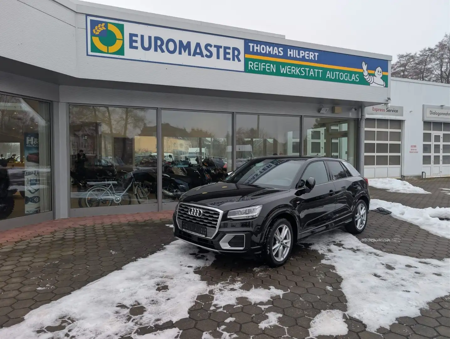 Audi Q2 35 TFSI sport S-line Schwarz - 1