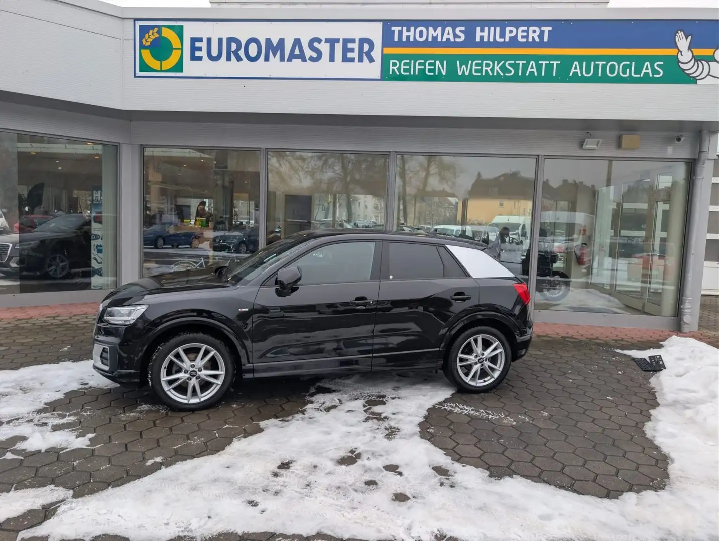 Audi Q2 35 TFSI sport S-line Schwarz - 2