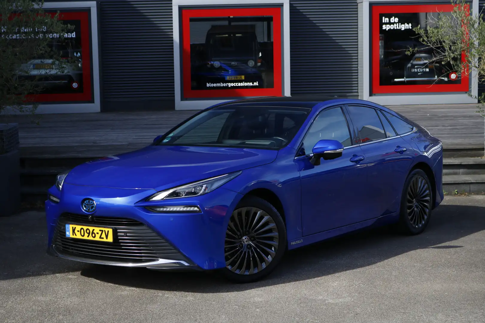 Toyota Mirai Launch Edition Blauw - 1