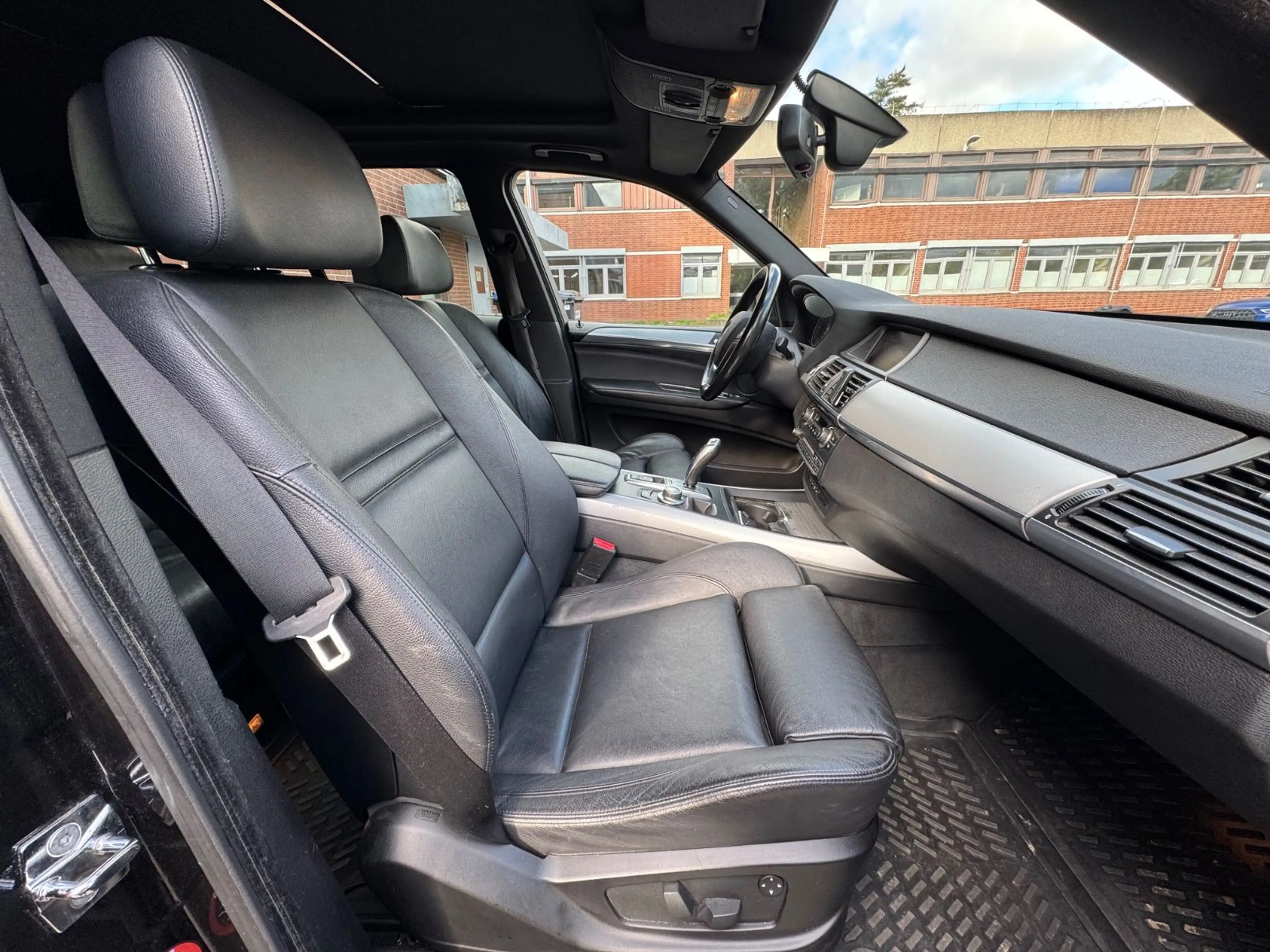 BMW X5 3.0 d Sport *7.STZ*PANO*XENON*NAVI*AHK*PDC* — photo 12